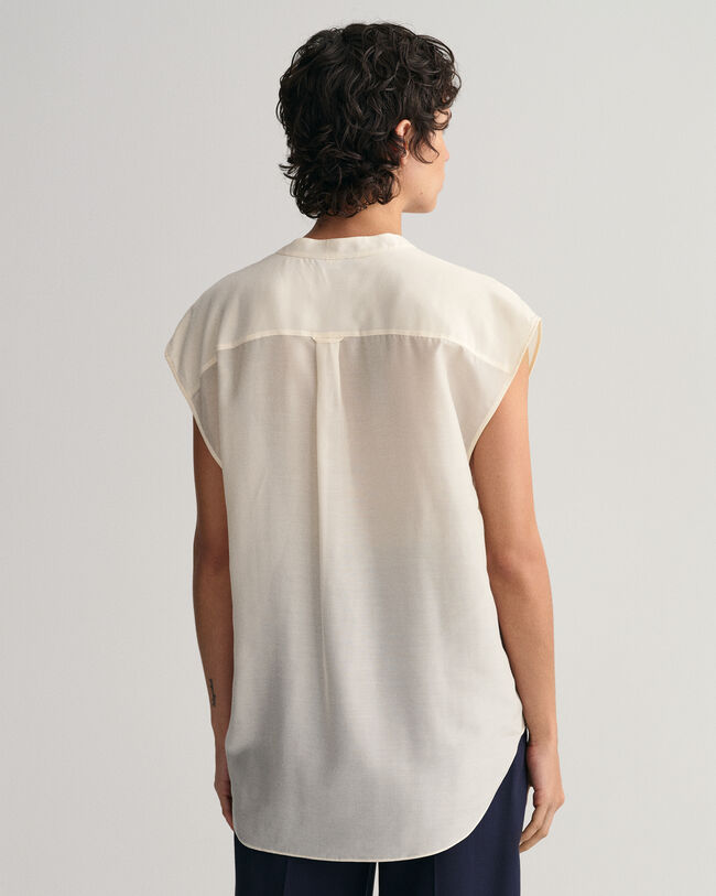 Blusa smanicata con colletto alla coreana