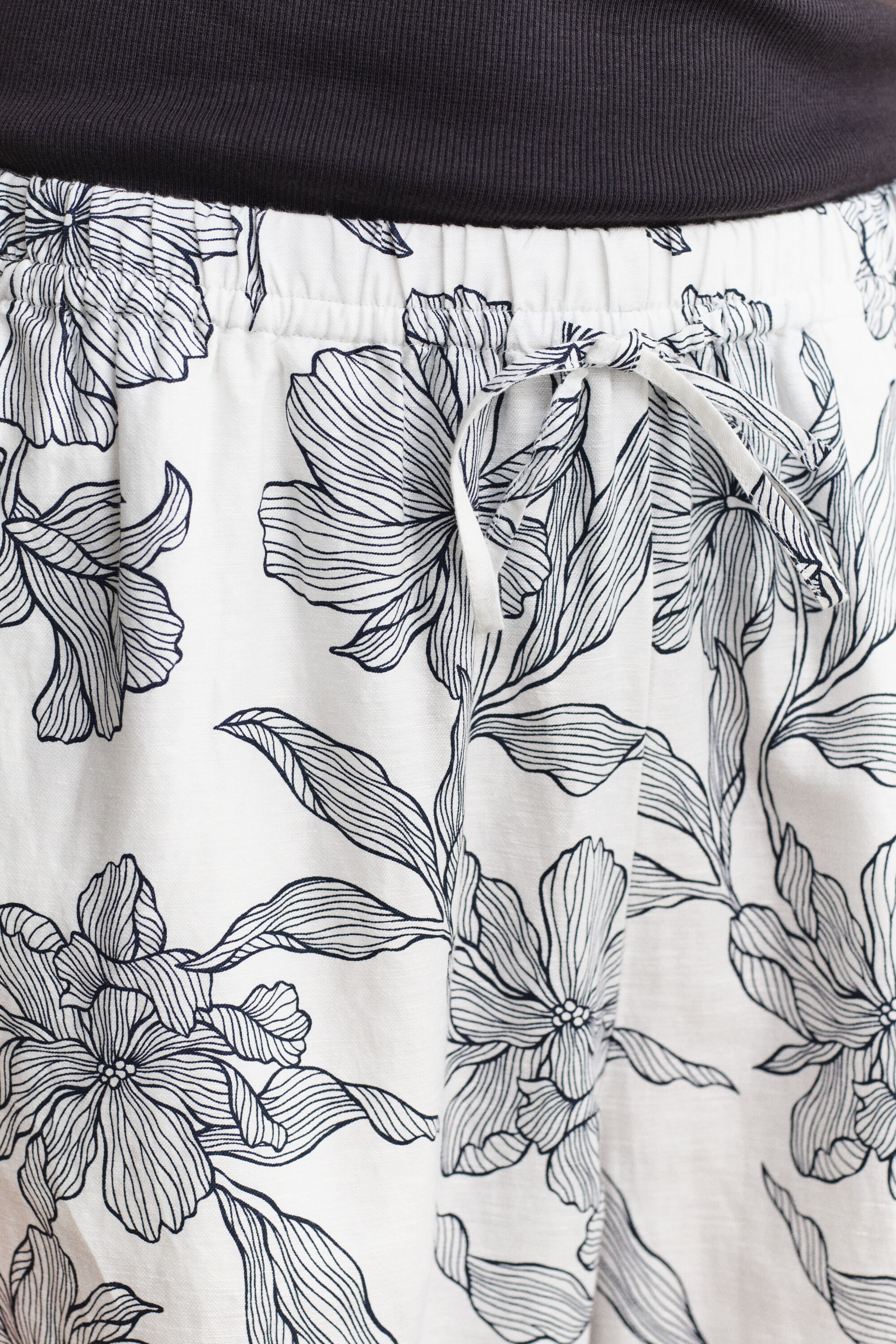 Pantaloni in lino con stampa floreale