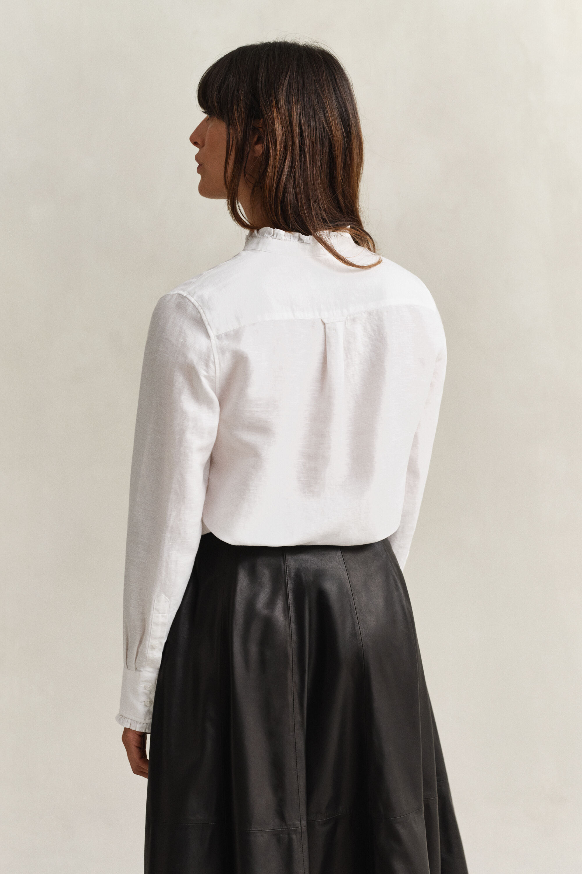 Blusa in misto lino con volant