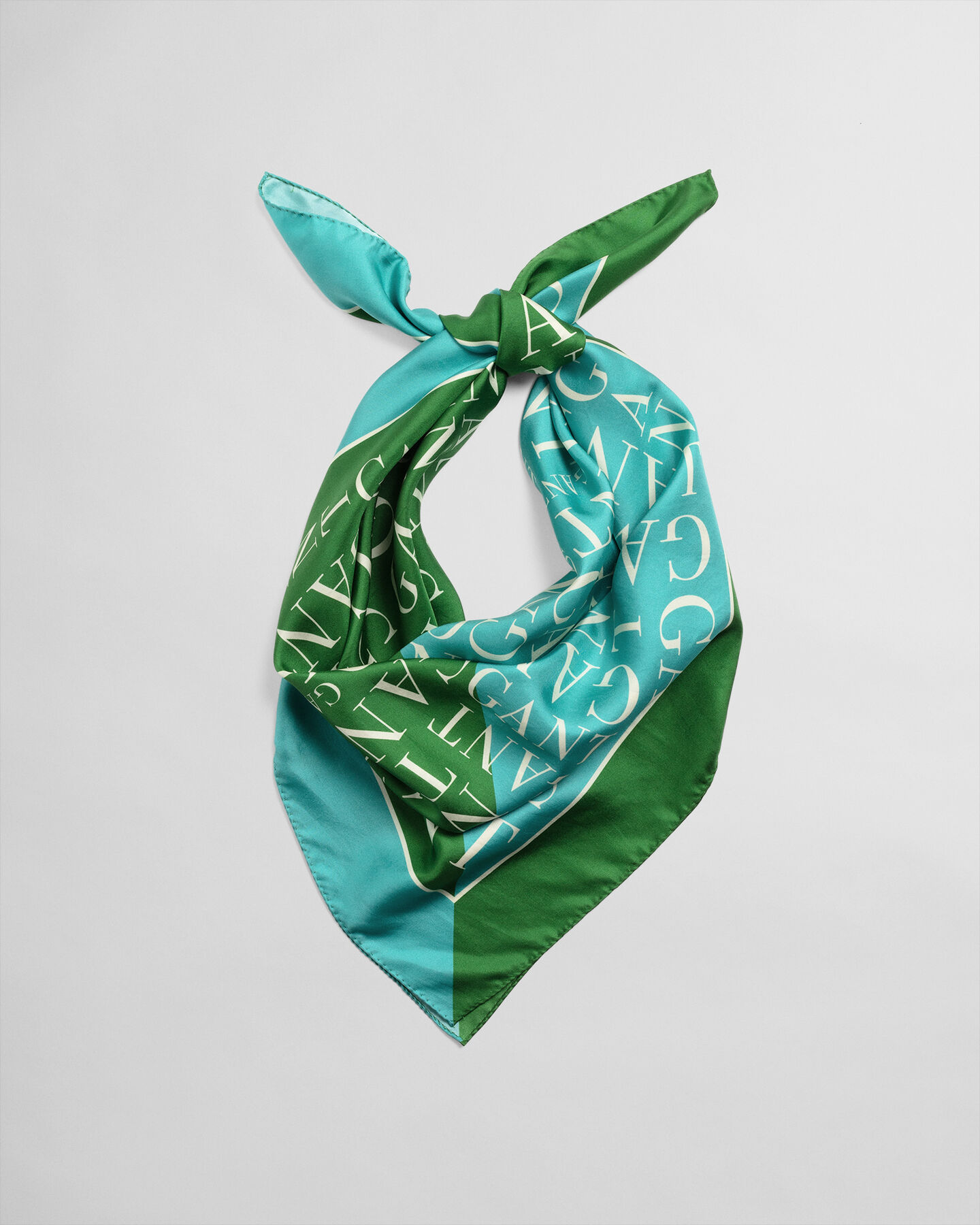 Foulard di seta con stampa Typography colorblock