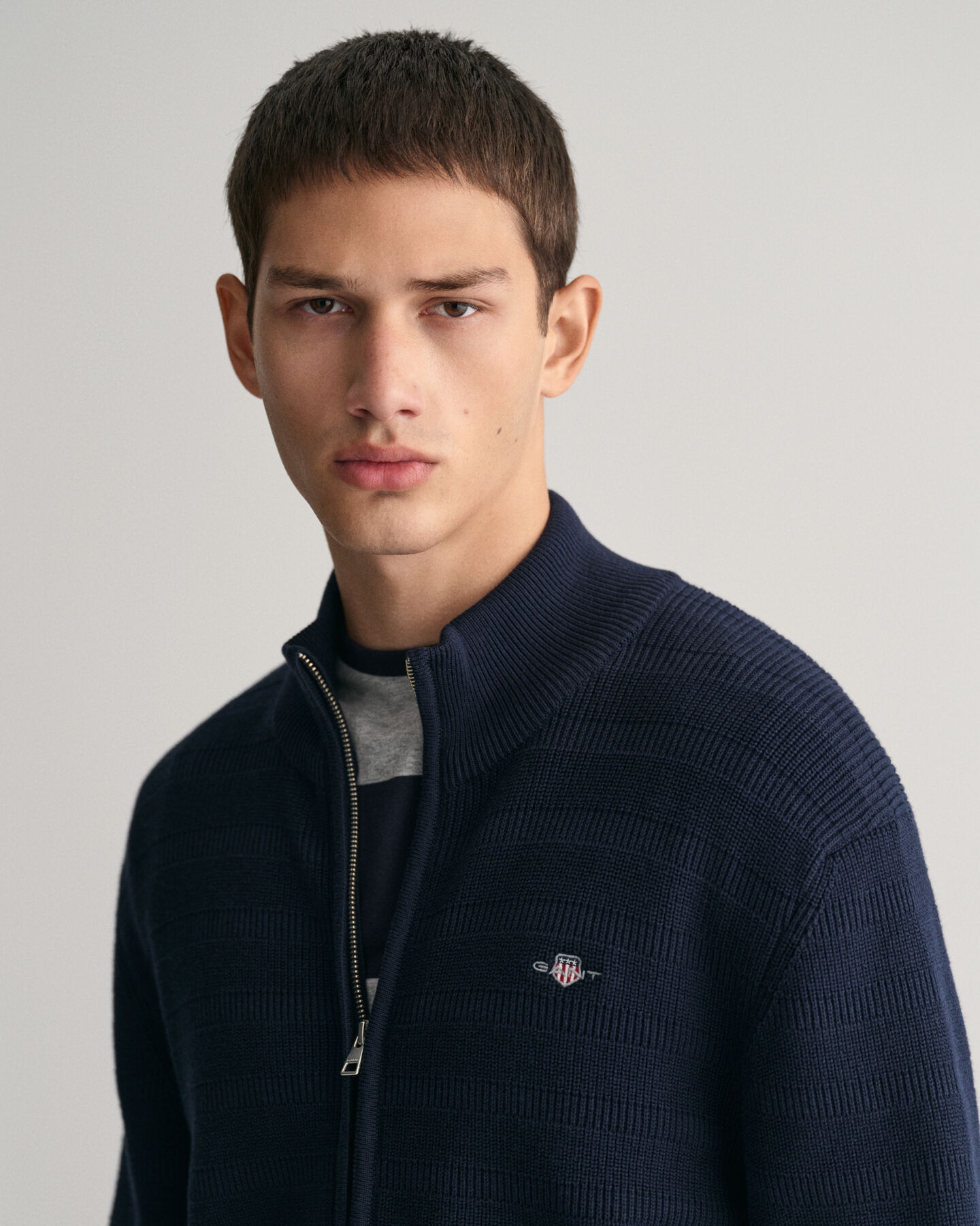 Cardigan con zip in cotone testurizzato a righe