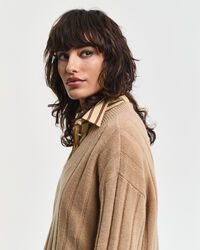 Maglia con scollo a V a coste larghe in lana