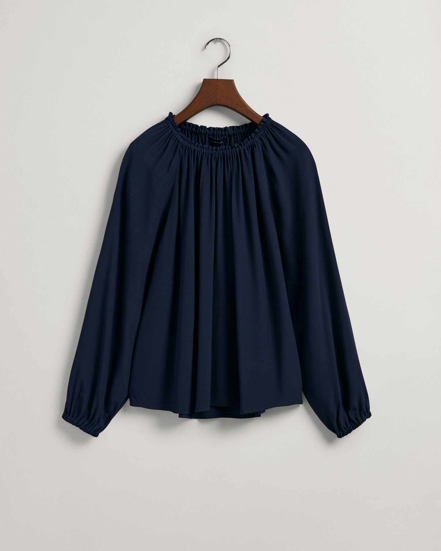 Blusa con scollo a barchetta