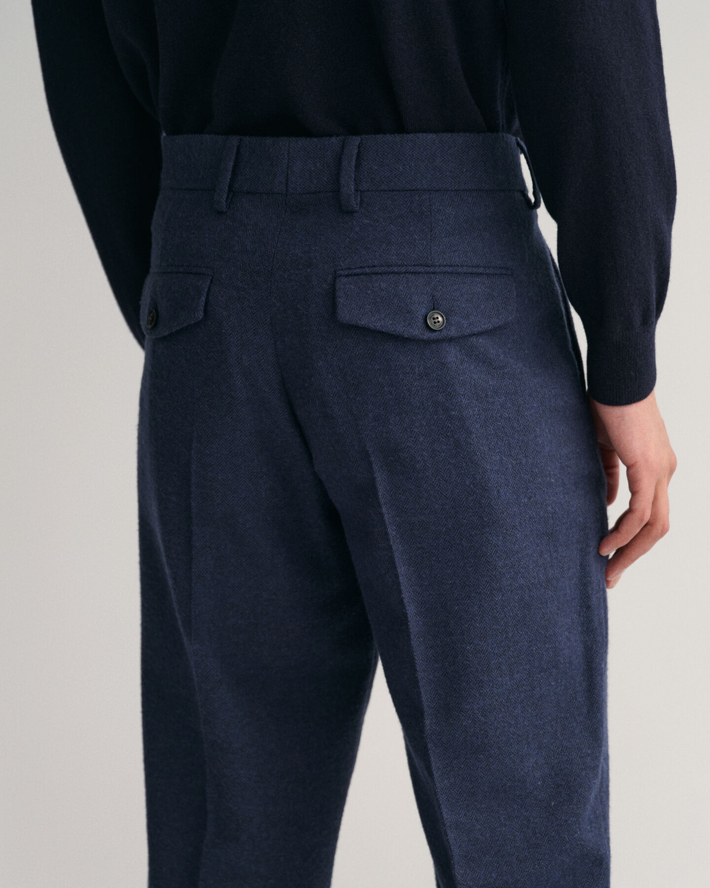 Pantaloni con motivo a spina di pesce stretti in fondo