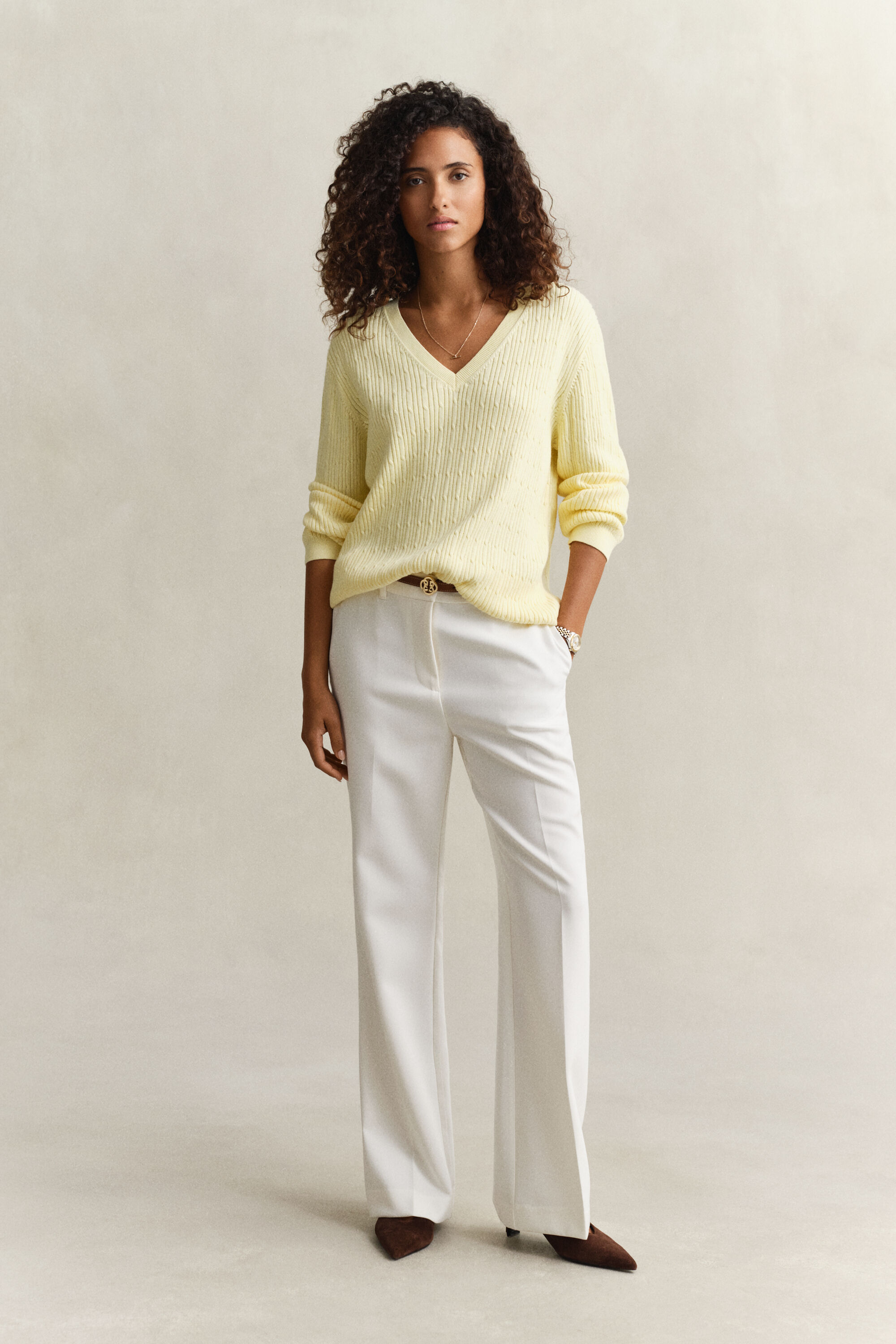 Maglia con scollo a V a trecce