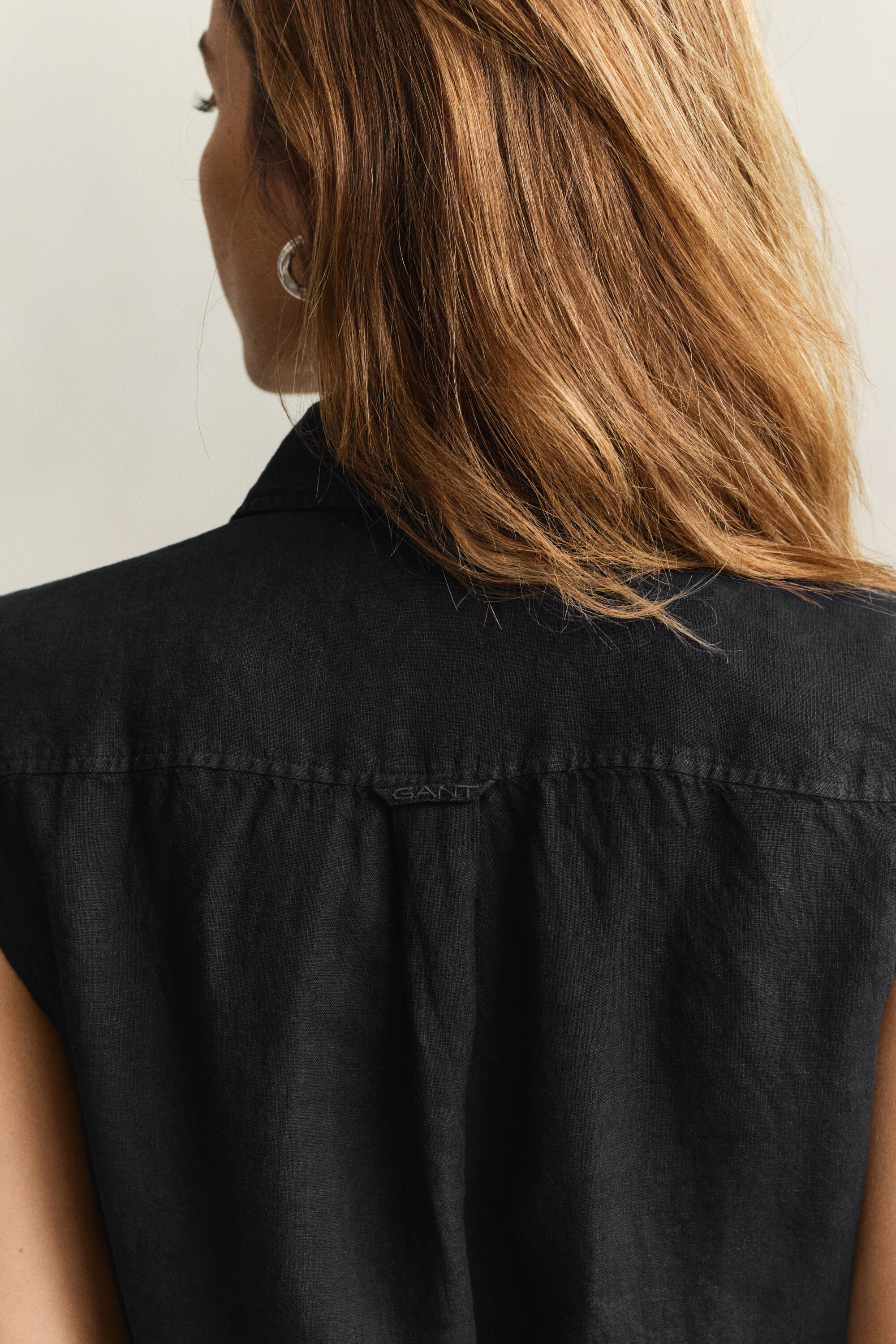 Abito smanicato in lino