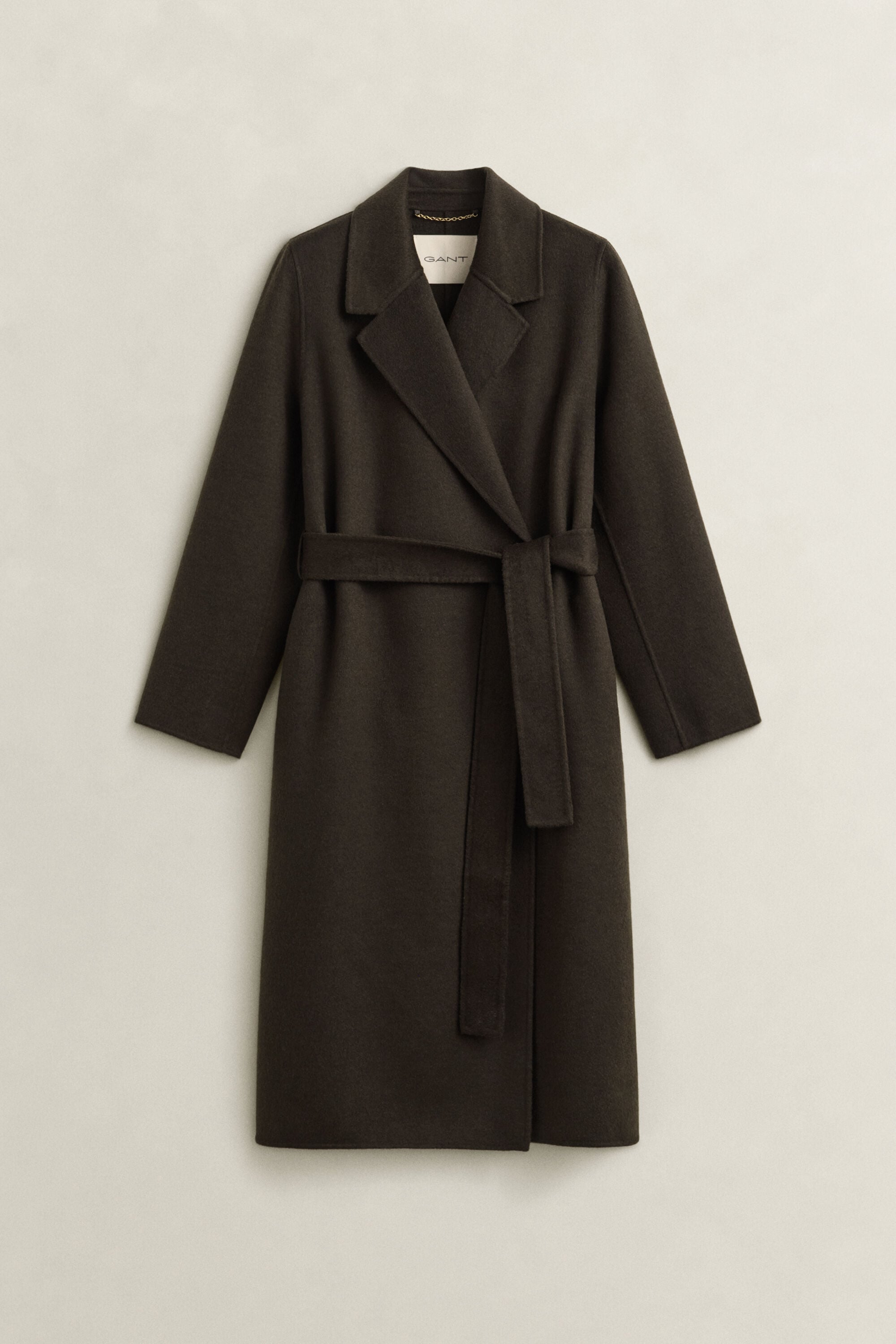 Cappotto con cintura e cuciture a mano