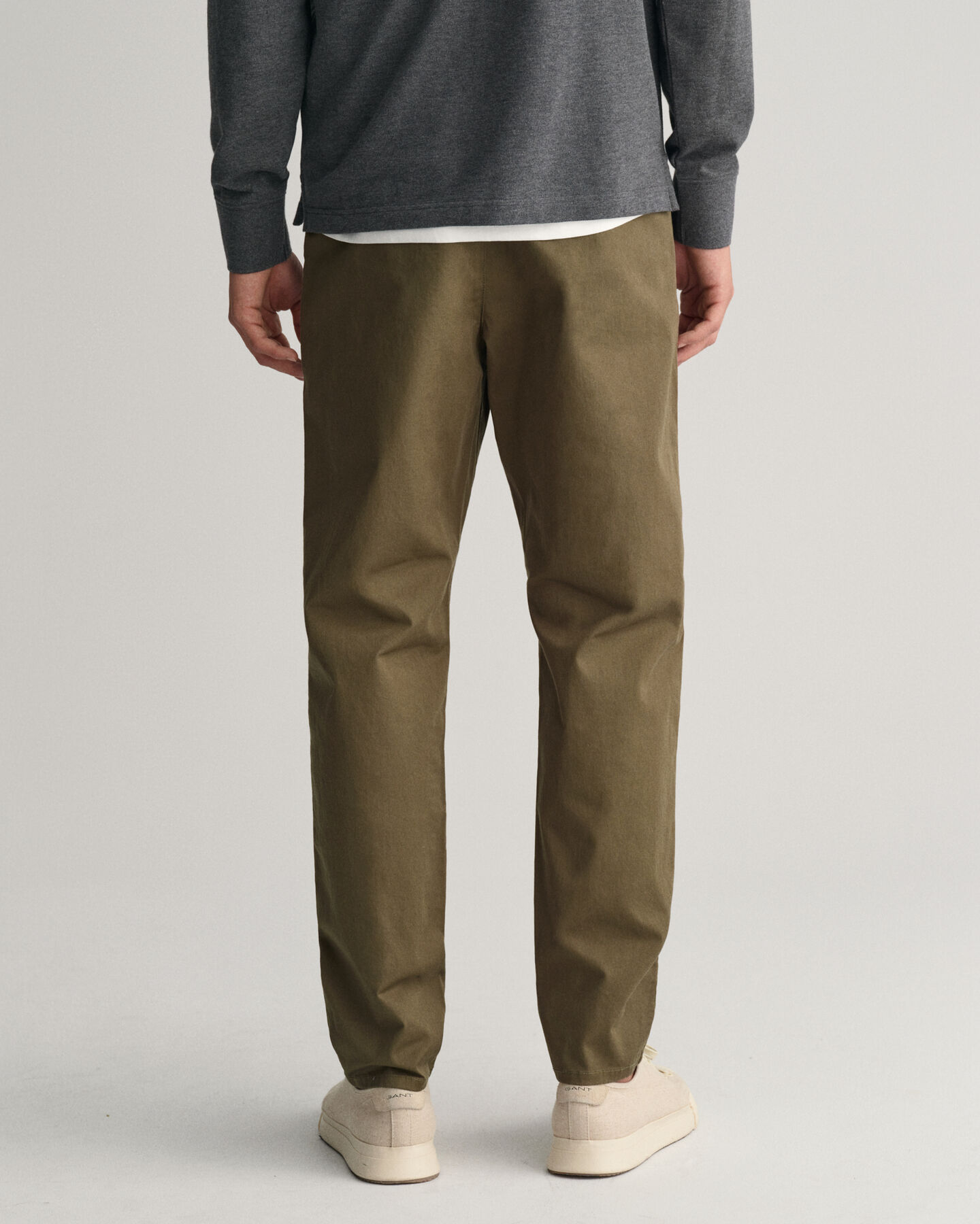 Pantaloni chino in twill stretti in fondo