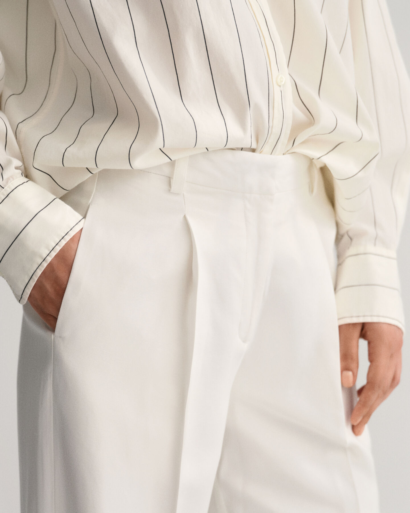 Pantaloni con pinces relaxed fit