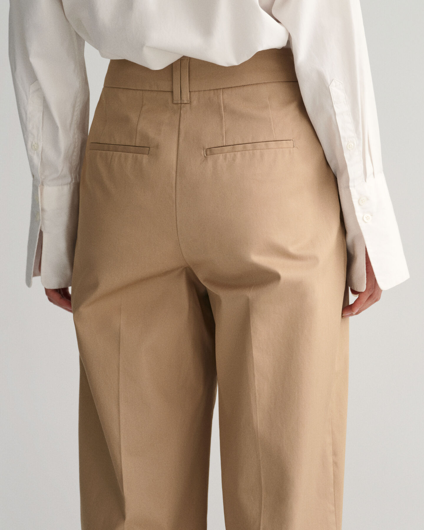 Pantaloni chino con pinces