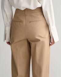 Pantaloni chino con pinces