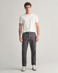 Pantaloni chino in twill stretti in fondo