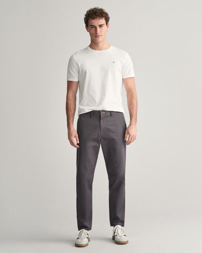 Pantaloni chino in twill stretti in fondo