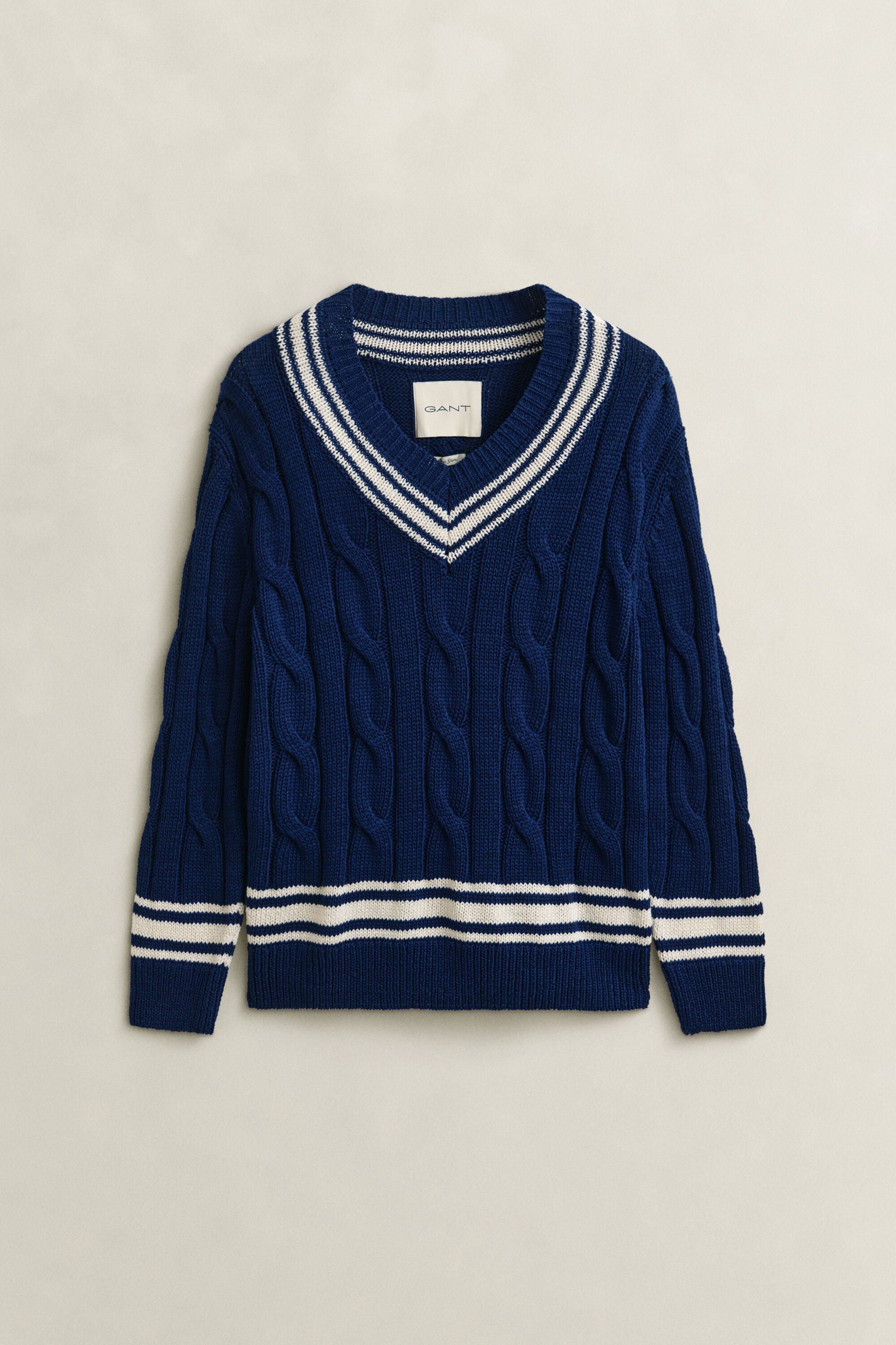Maglia con scollo a V a trecce