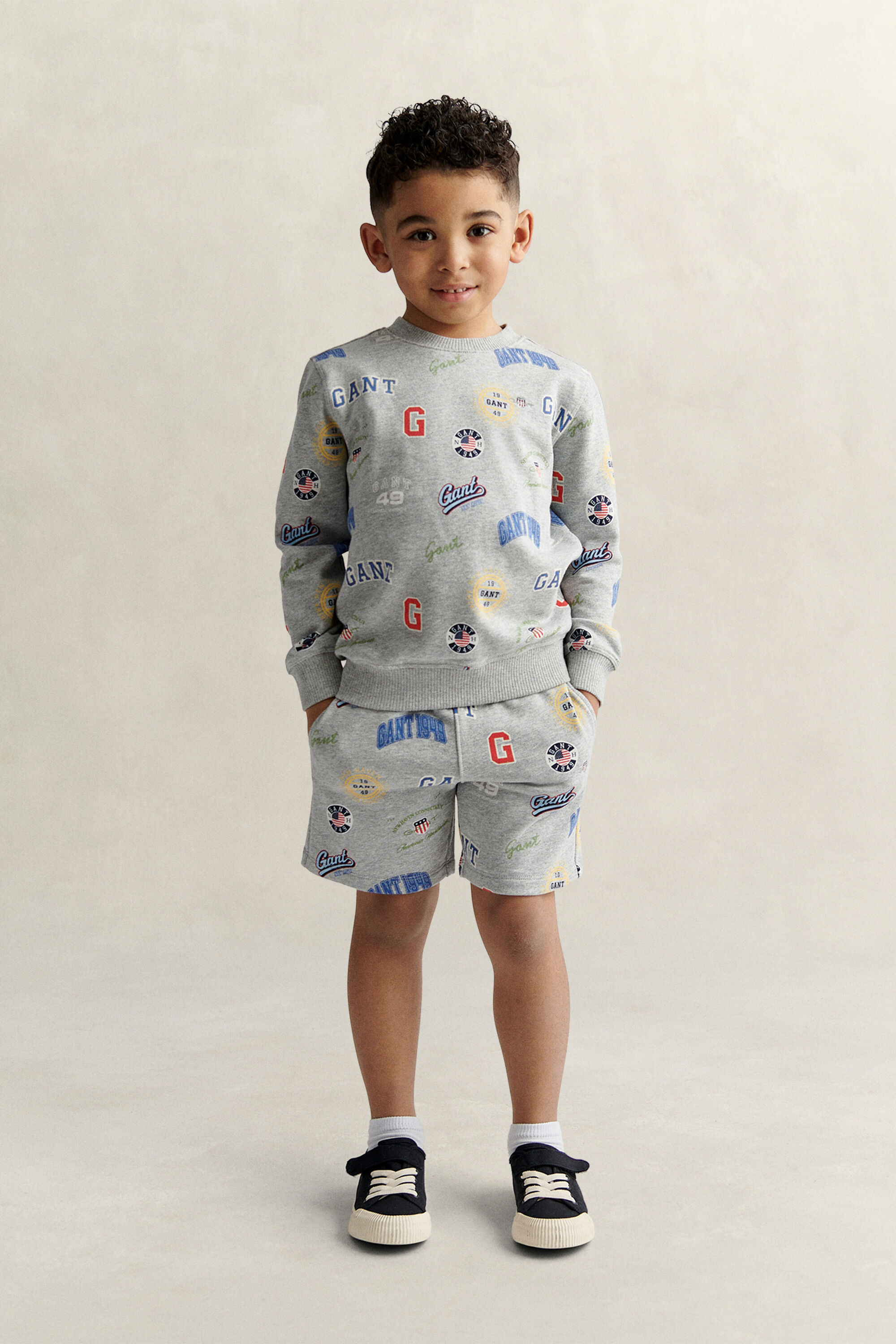 Set di pantaloncini della tuta e felpa con stampa Boys