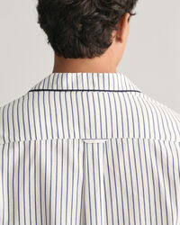 Confezione regalo con pigiama a righe, pantaloni e camicia