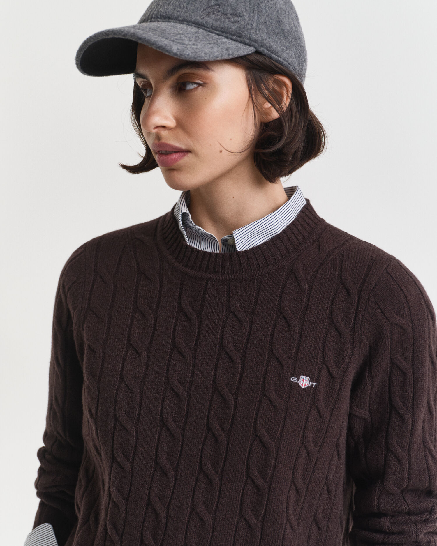 Maglia girocollo a trecce in lana d’agnello