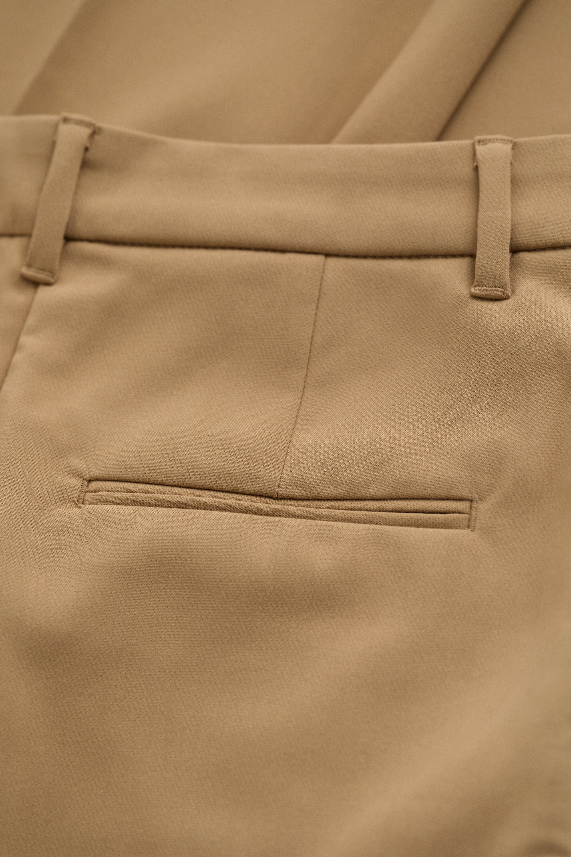 Pantaloni eleganti svasati slim fit