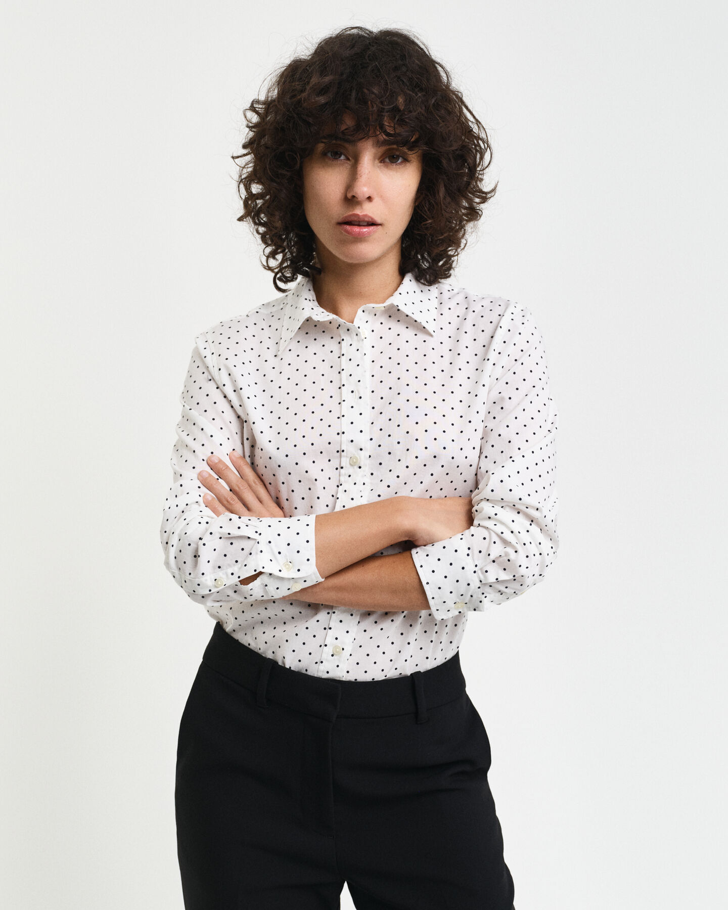 Camicia in voile di cotone con stampa a pois regular fit