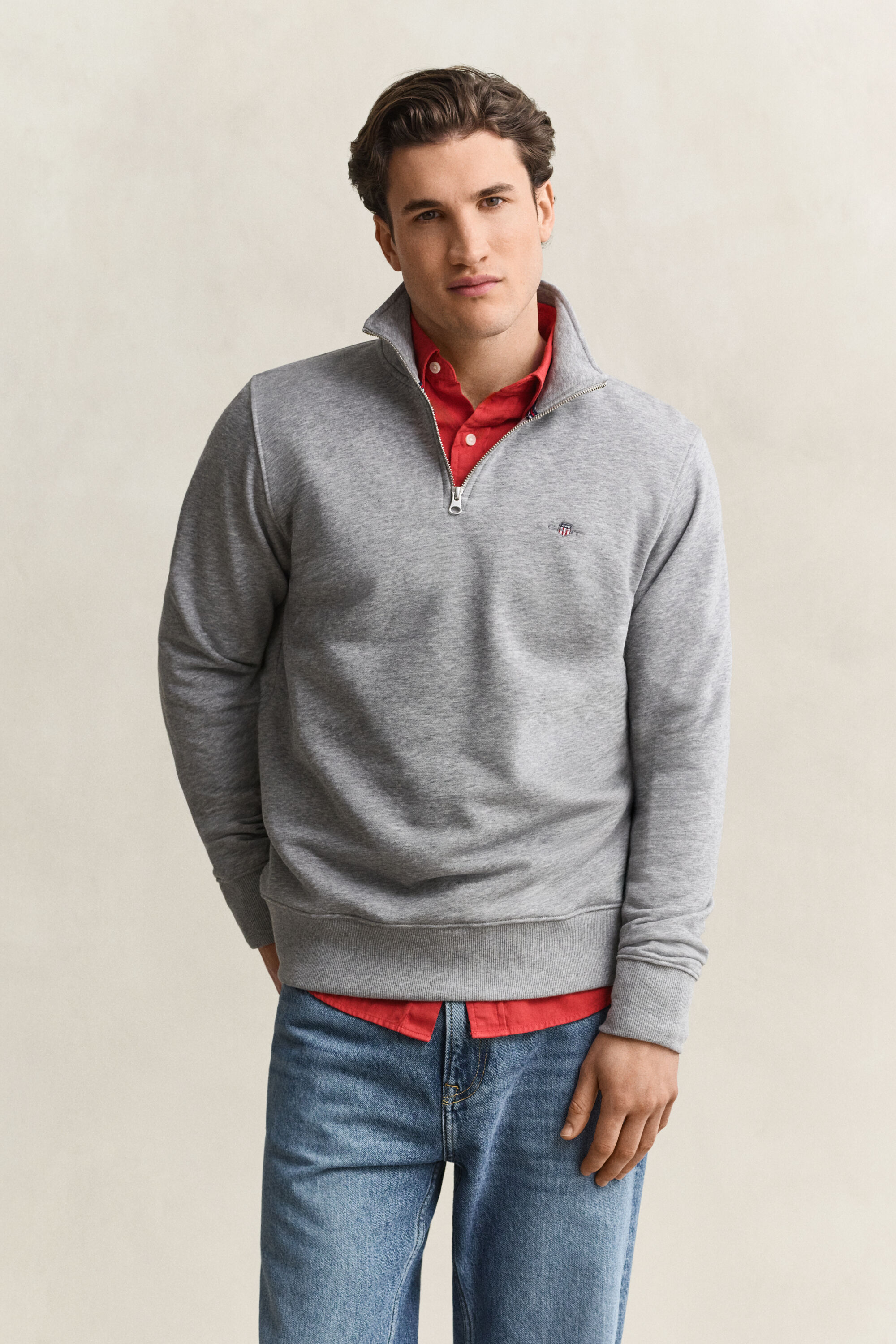 Felpa Shield con zip corta