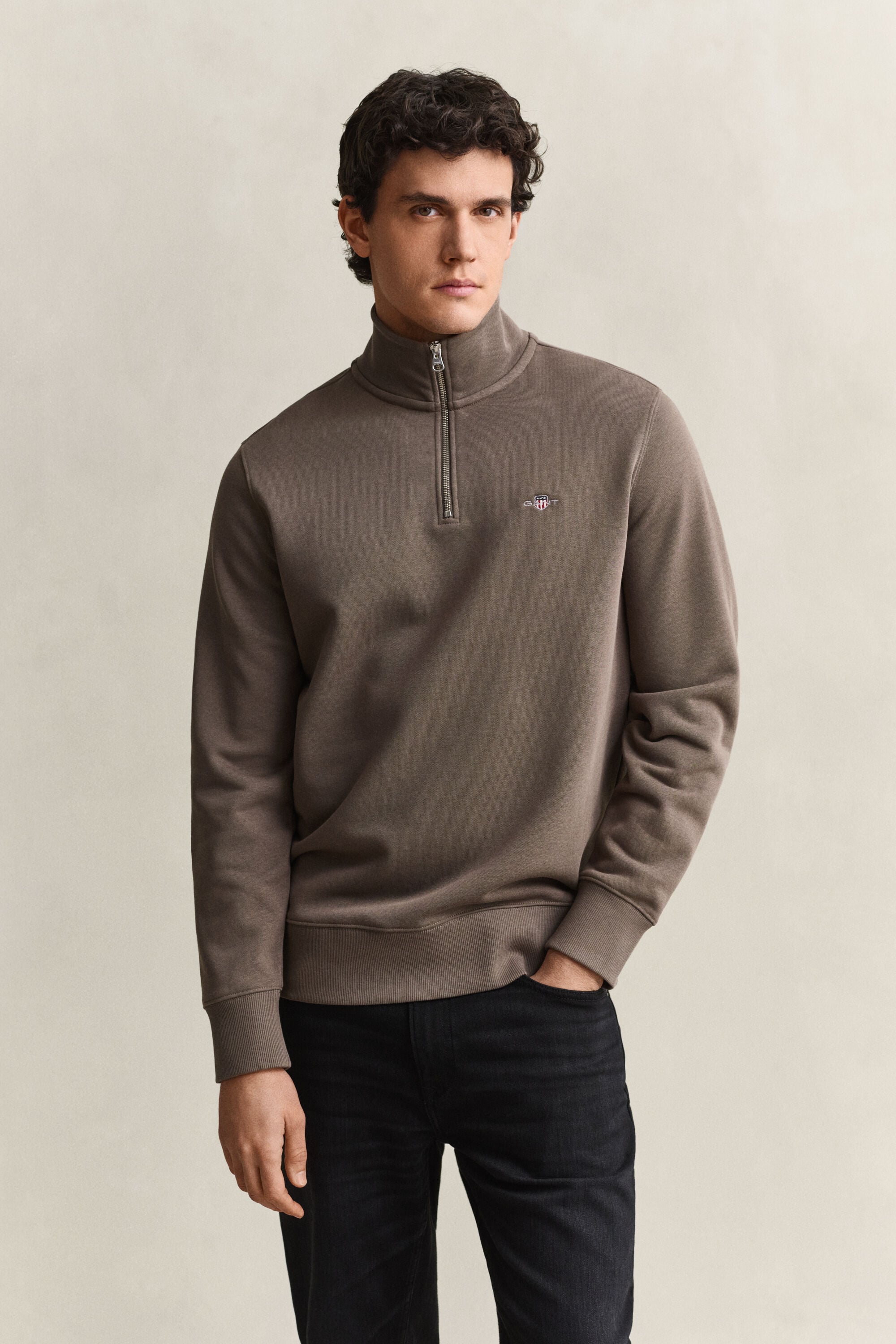 Felpa Shield con zip corta