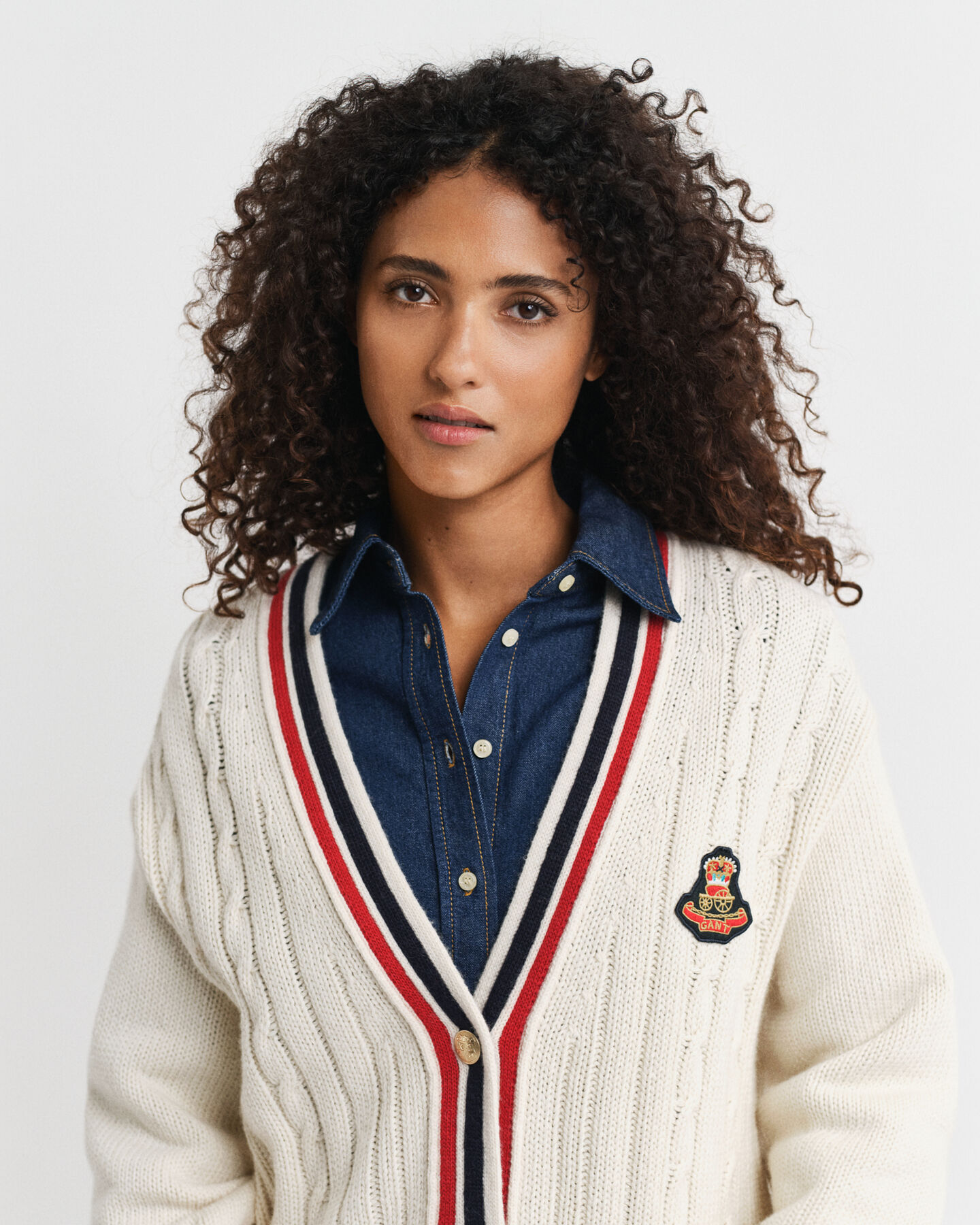 Cardigan Gant Varsity con scollo a V in maglia a trecce
