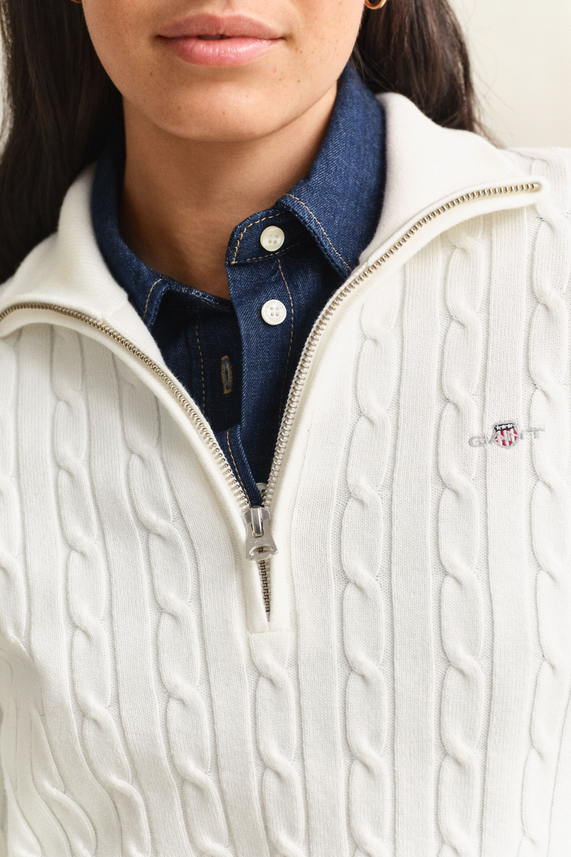 Maglia con zip corta elasticizzata a trecce