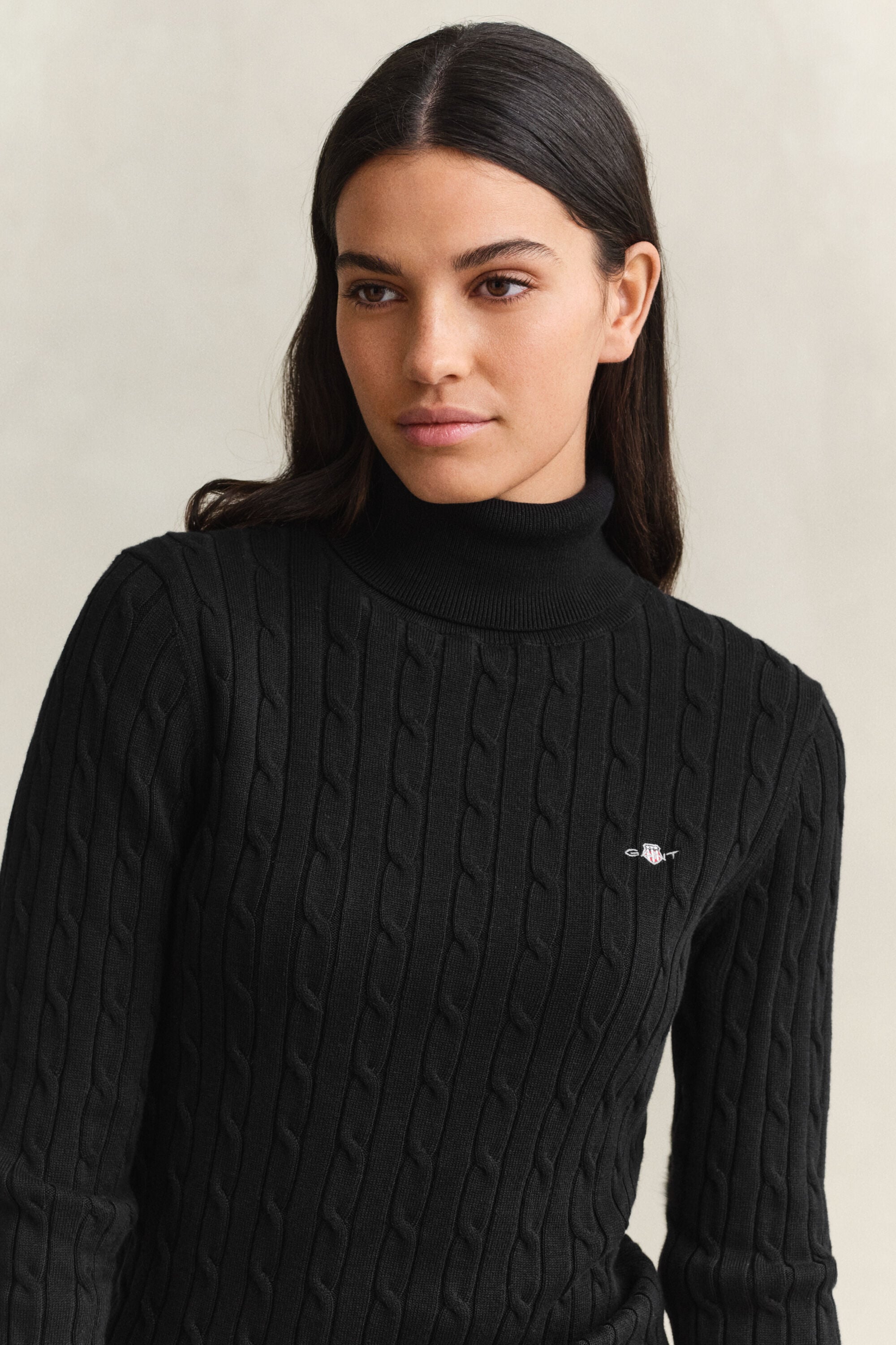 Maglia a collo alto in cotone elasticizzato a trecce