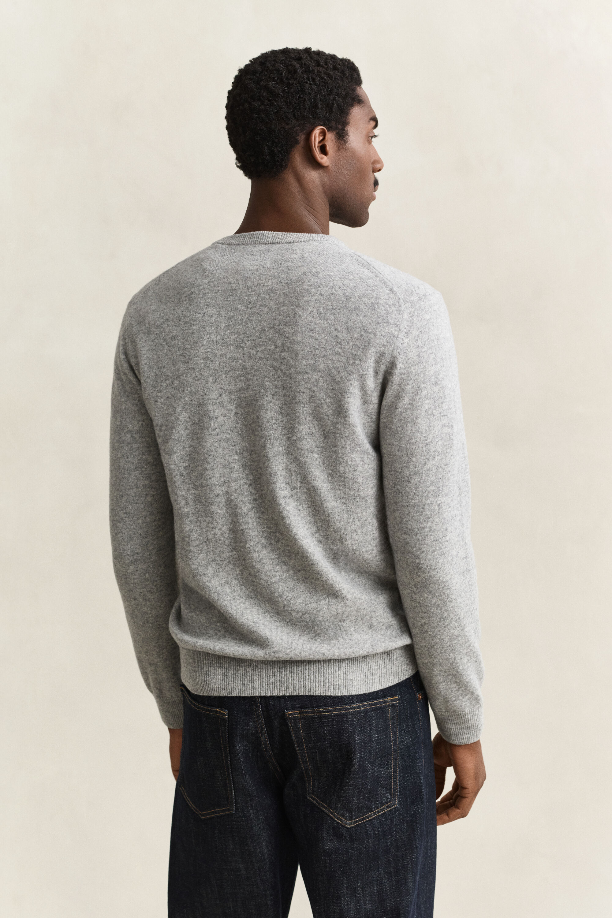 Maglia con scollo a V in lana d’agnello