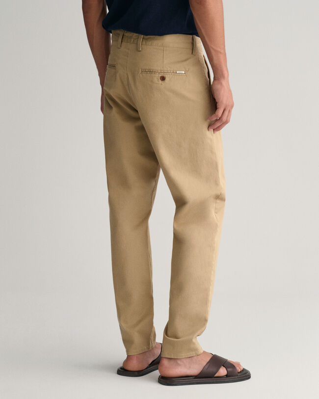 Pantaloni chino in twill stretti in fondo