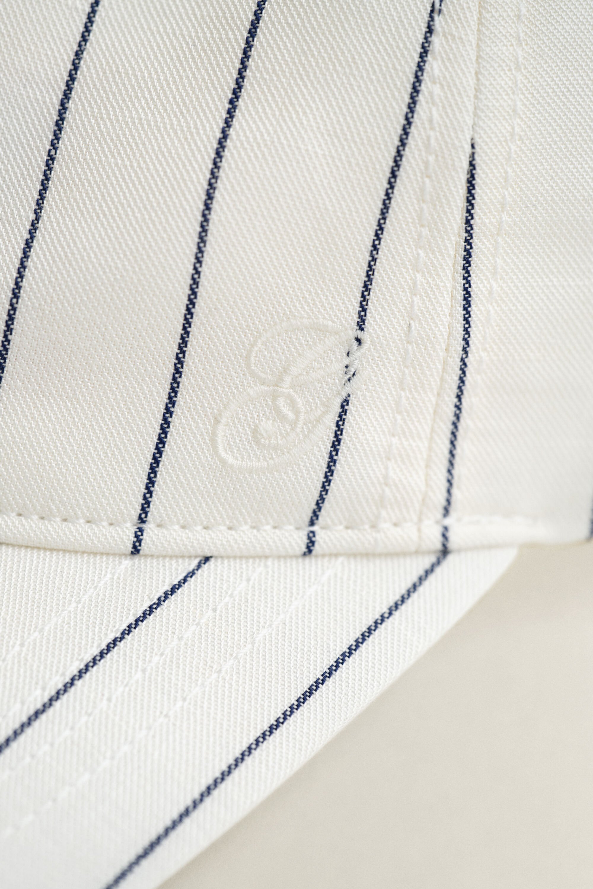 Cappellino a righe in misto lino