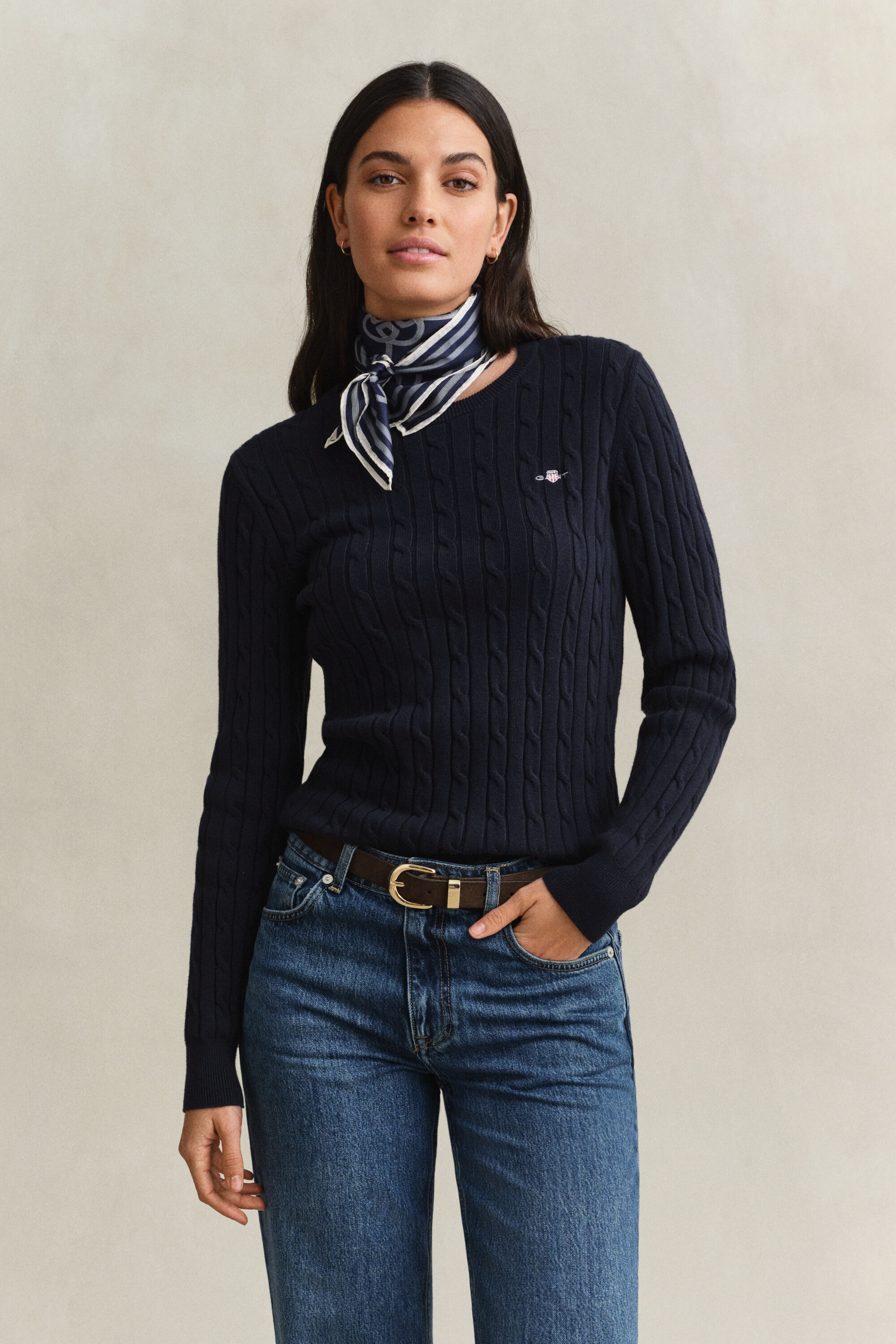 Maglia girocollo in cotone elasticizzato a trecce