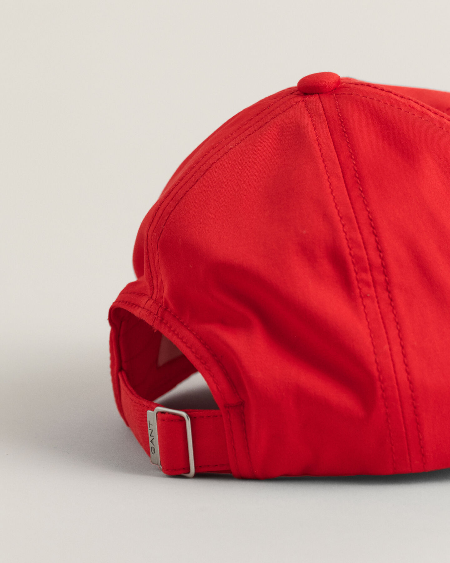 Berretto in raso con stemma G