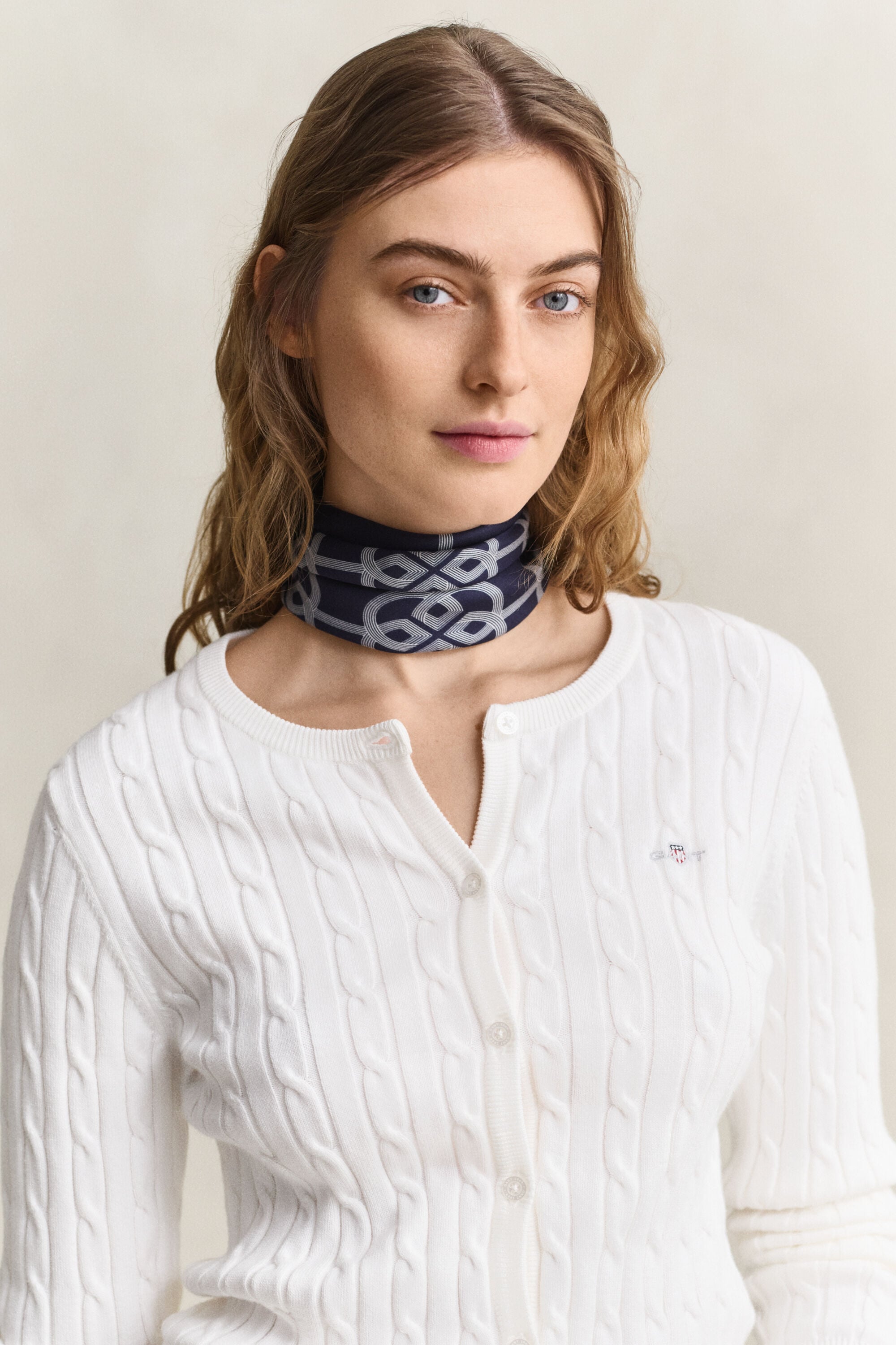 Cardigan in maglia con lavorazione a trecce