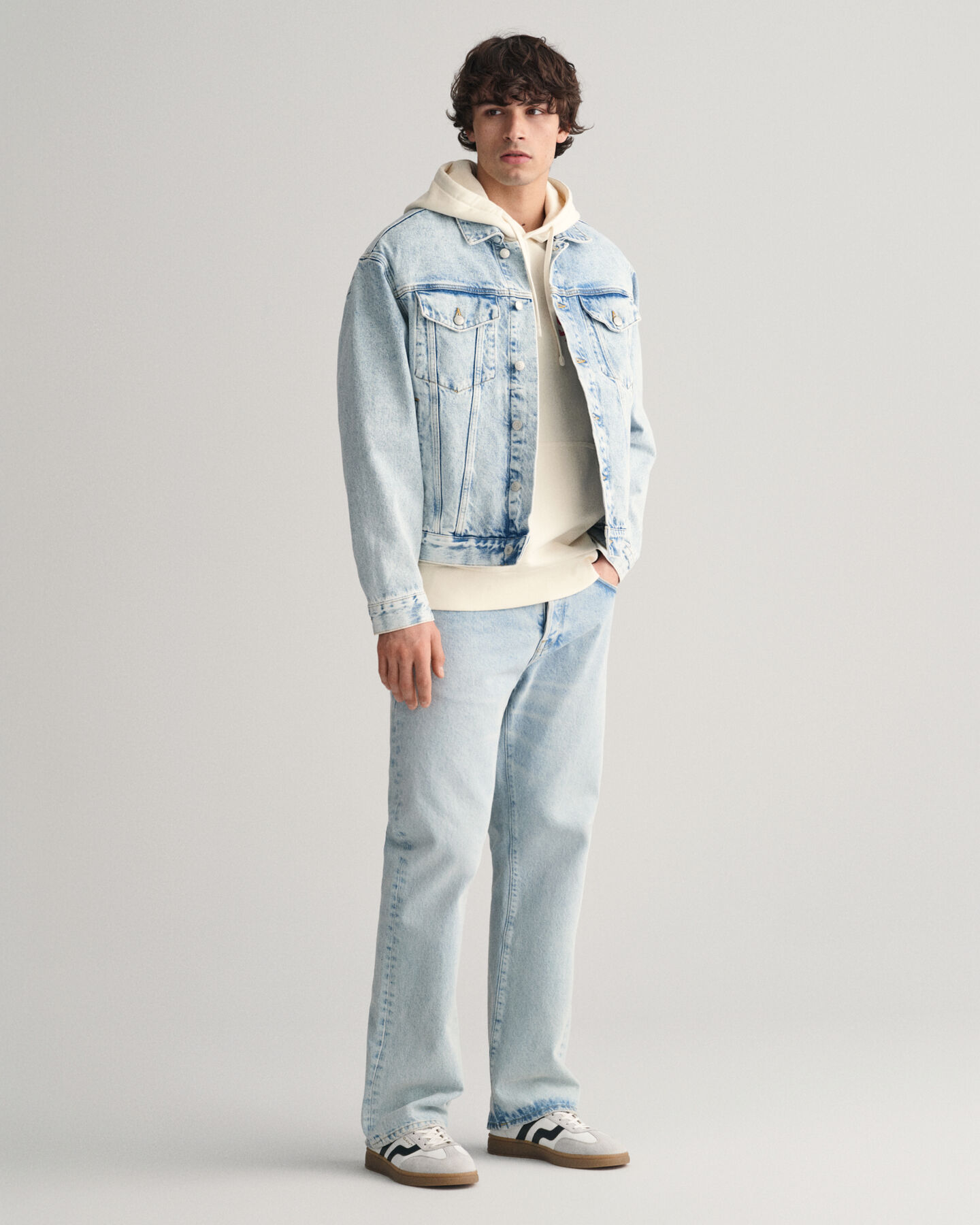 Felpa con cappuccio a d&eacute;lav&eacute; pesante