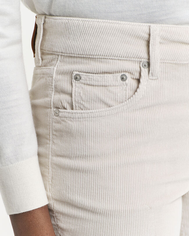 Jeans svasati in velluto a coste