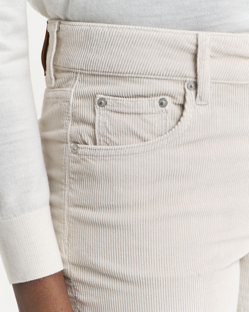 Jeans svasati in velluto a coste