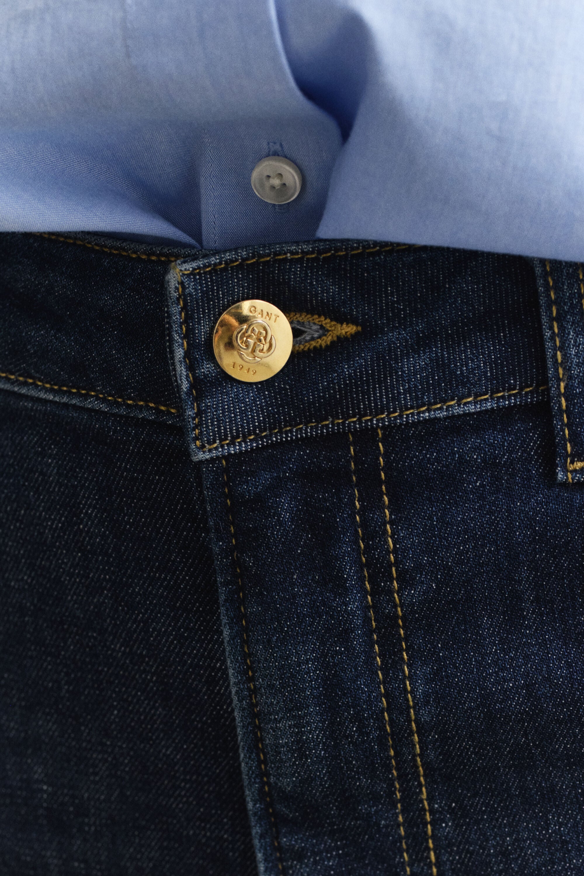 Jeans svasati con pinces slim