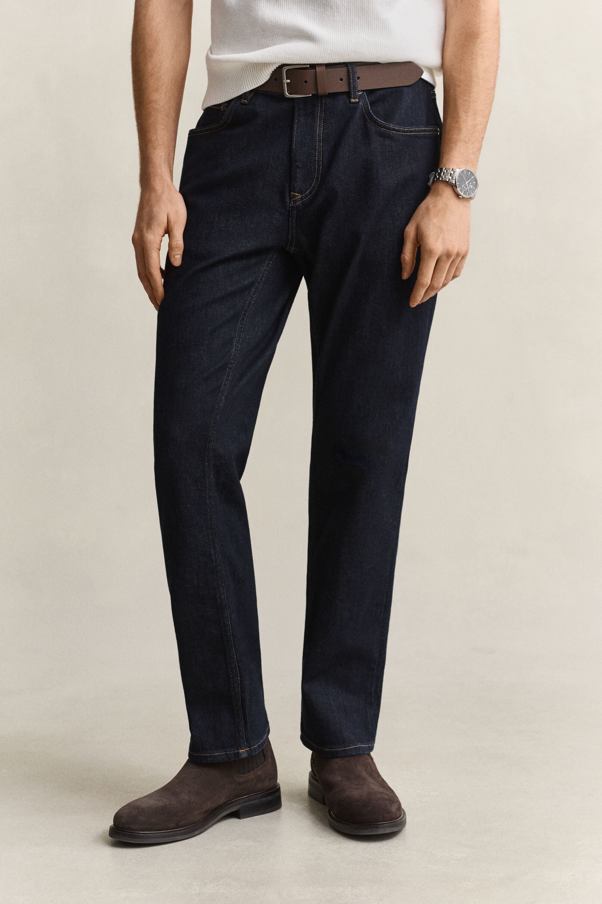 Jeans regular fit con lavaggio uniforme