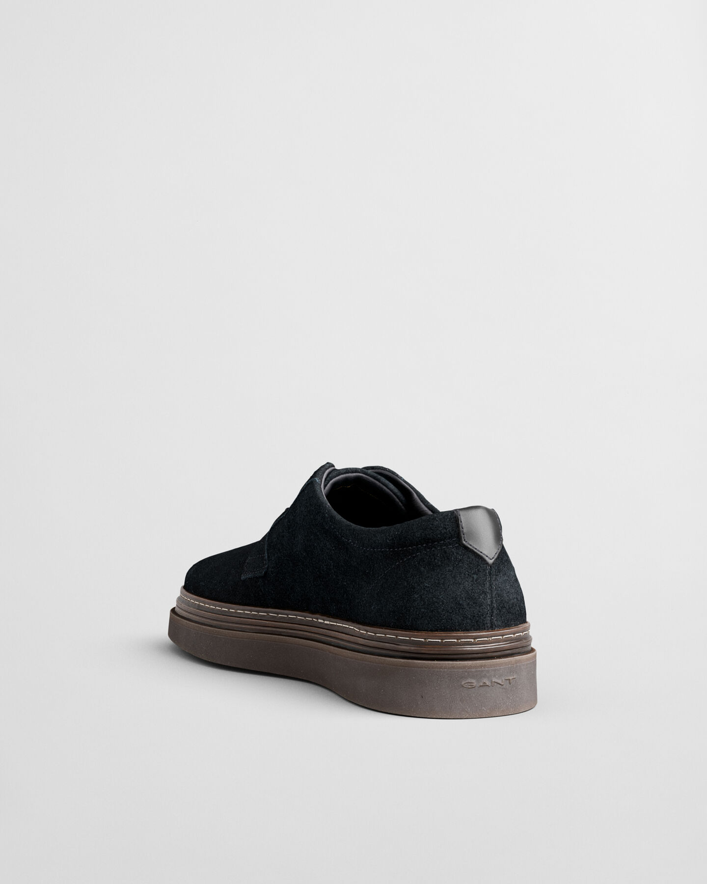 Scarpe Kinzoon basse con lacci in camoscio