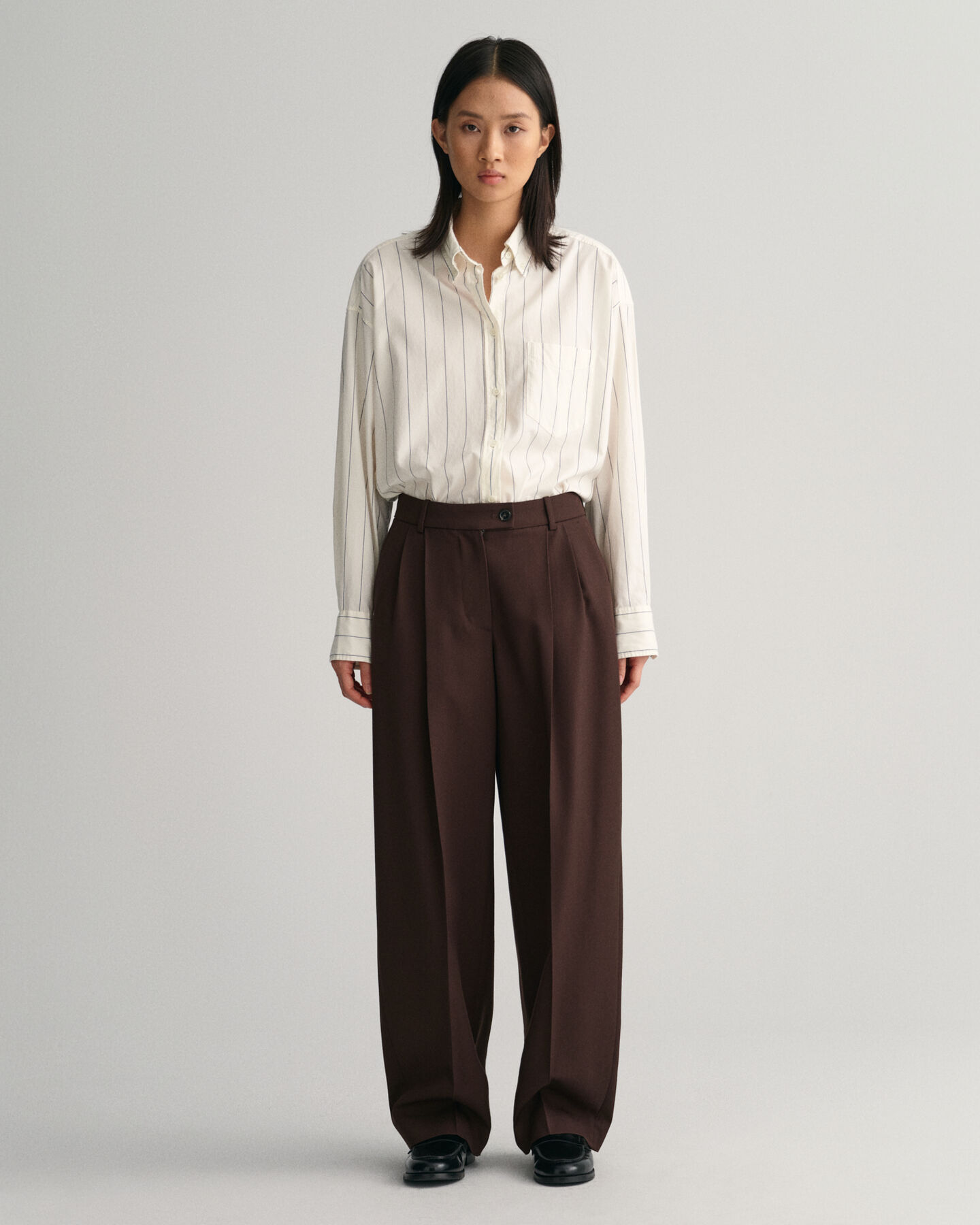 Pantaloni in lana con gamba stretta in fondo relaxed fit