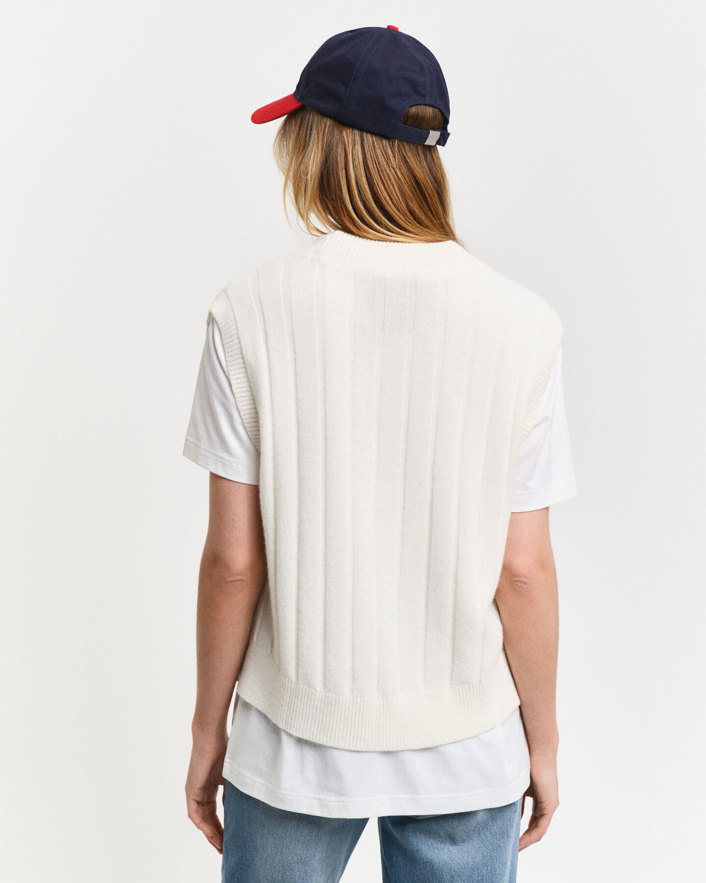 Gilet con scollo a V a coste in lana a coste ampie