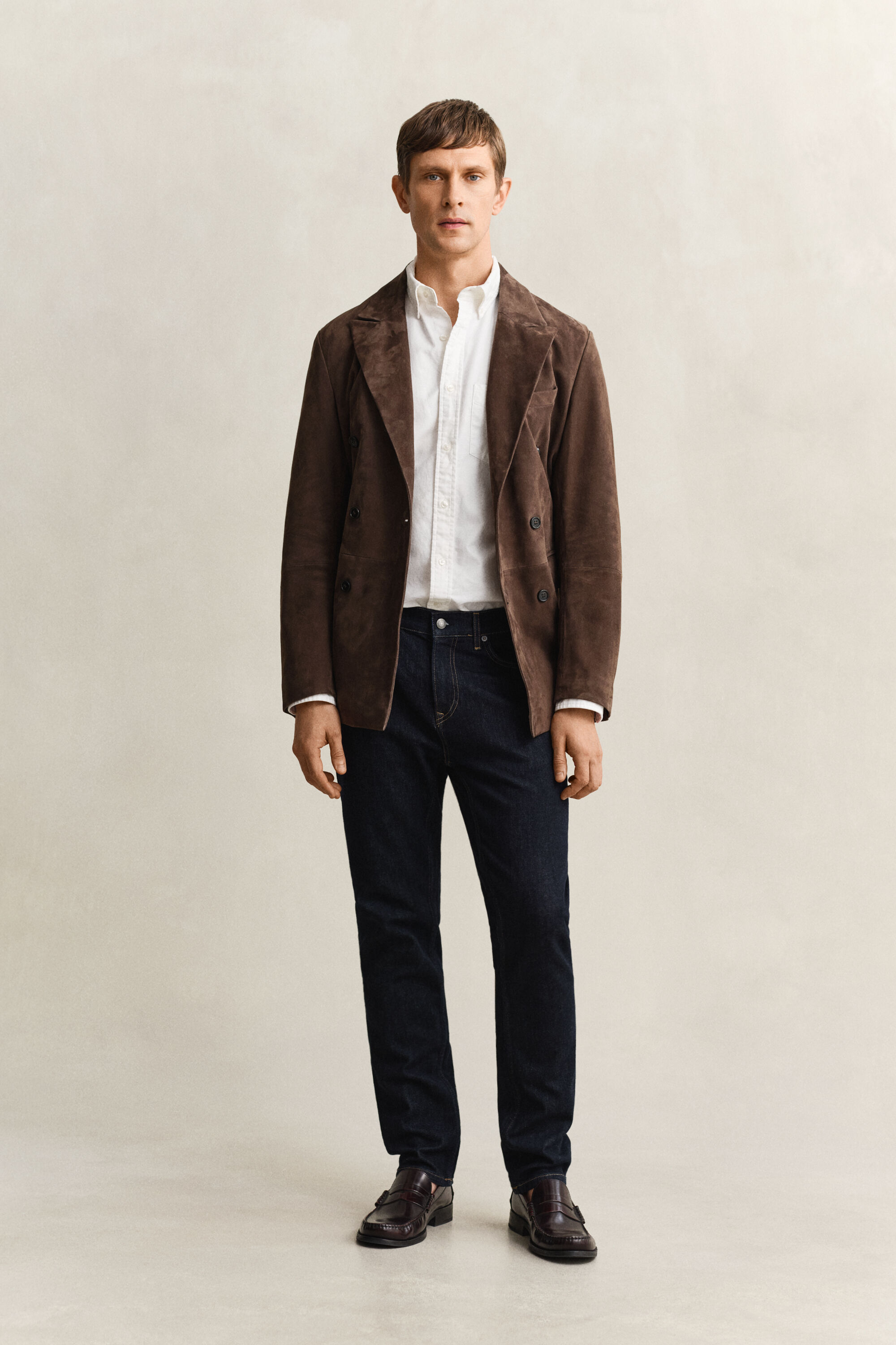 Jeans slim fit con lavaggio uniforme