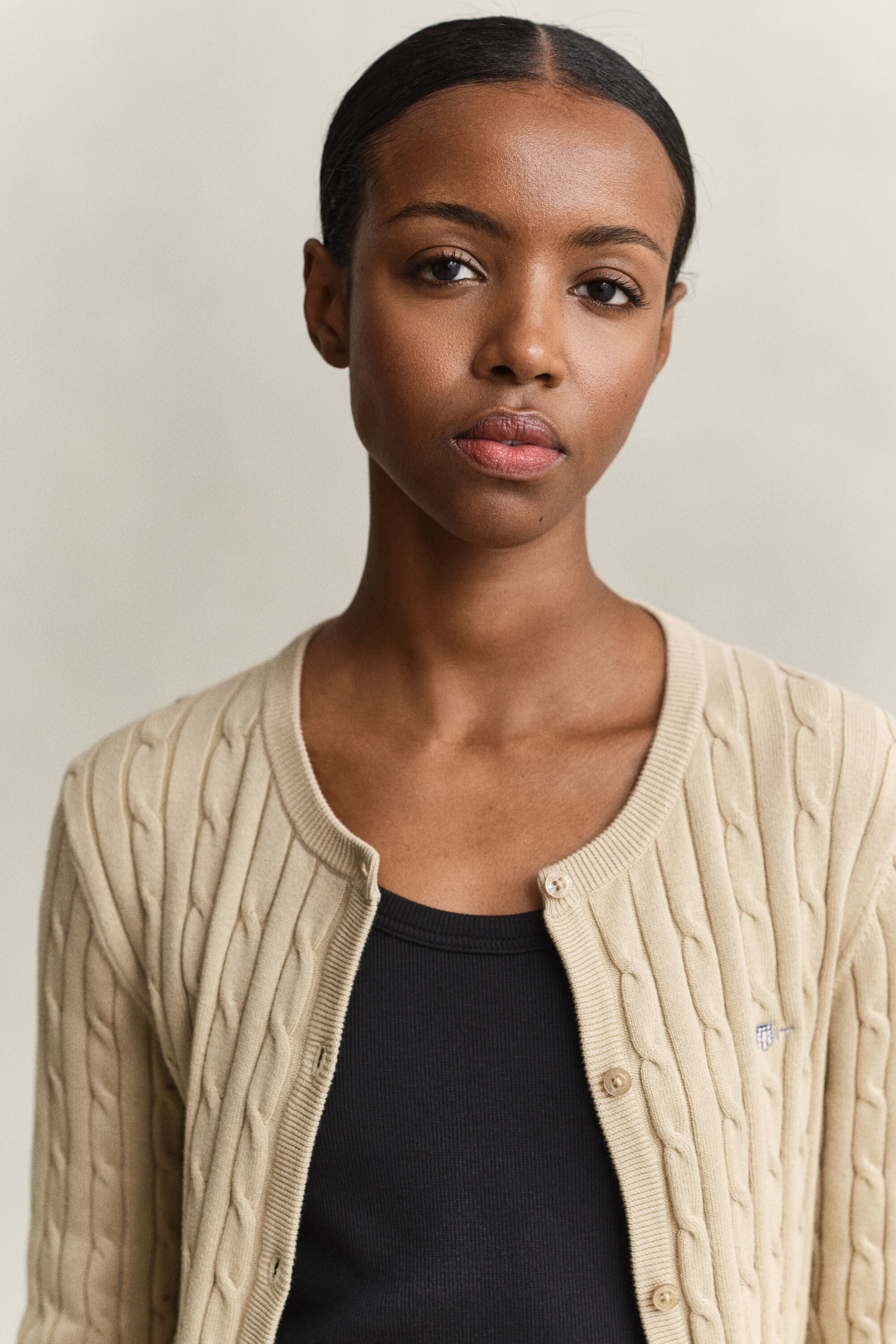 Cardigan in maglia con lavorazione a trecce