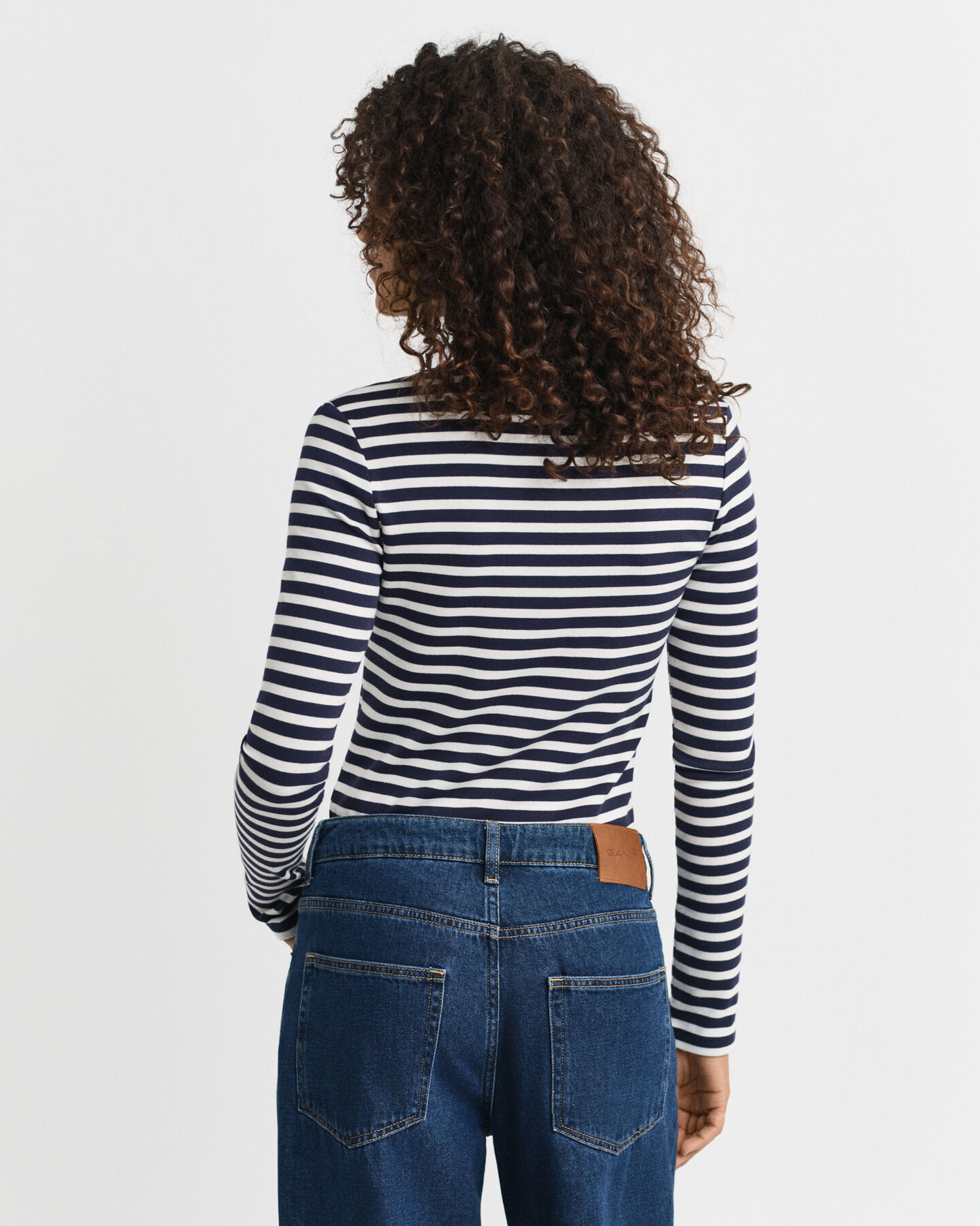 T-shirt a maniche lunghe a coste a righe