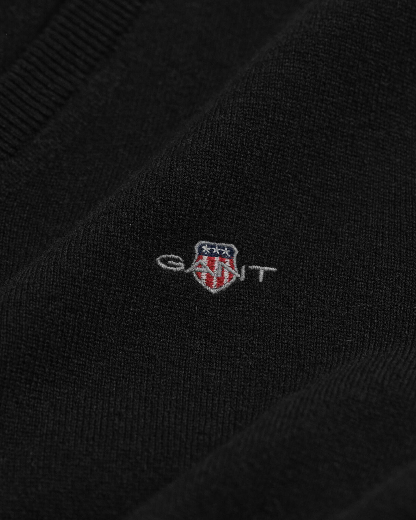 Maglia con scollo a V in finissima lana d’agnello