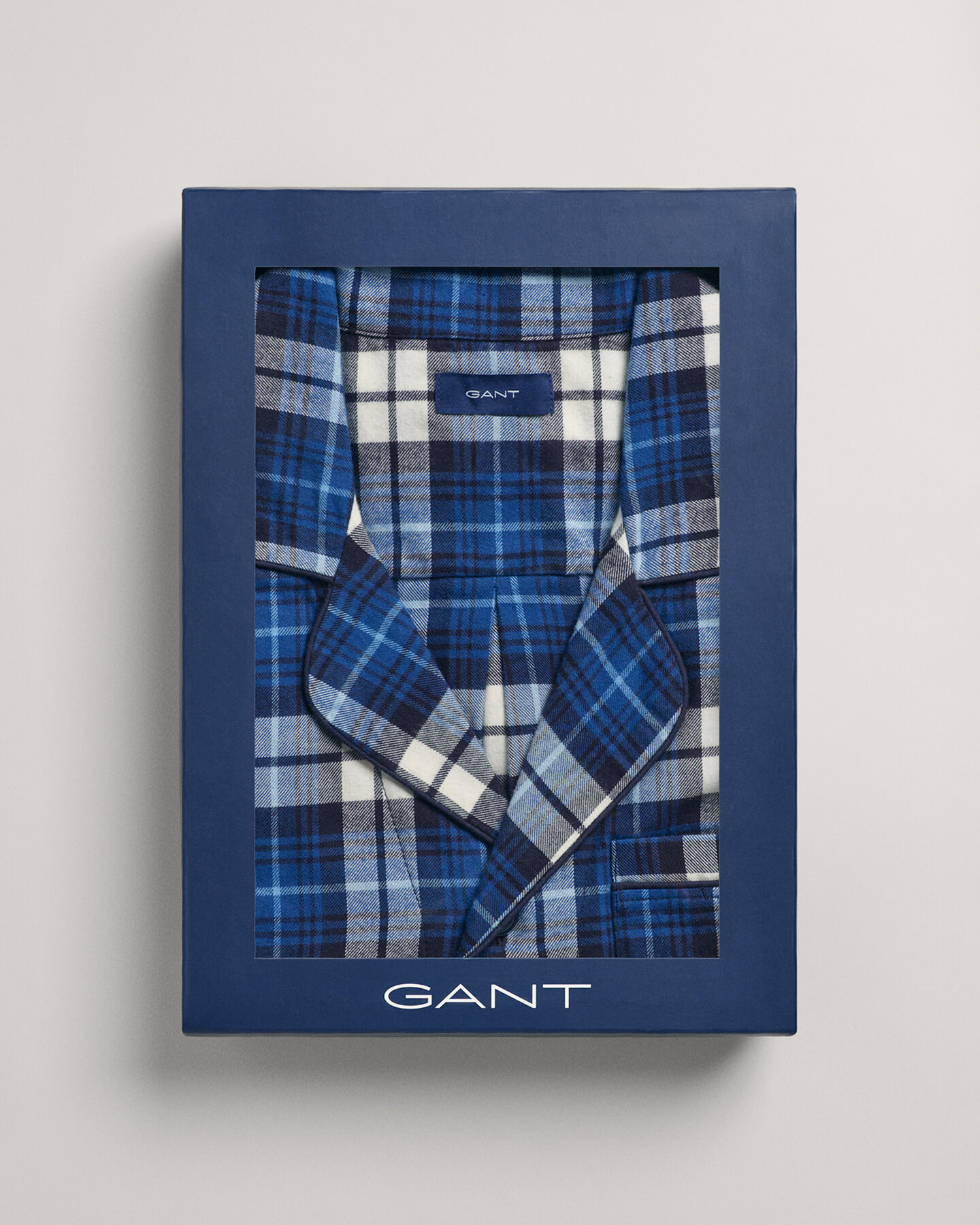 Confezione regalo con pigiama in flanella e camicia