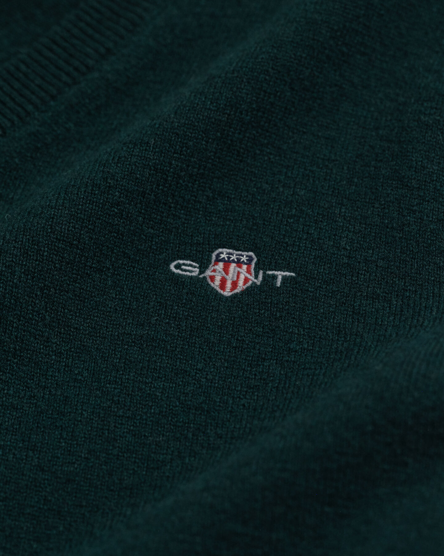 Maglia con scollo a V in finissima lana d’agnello