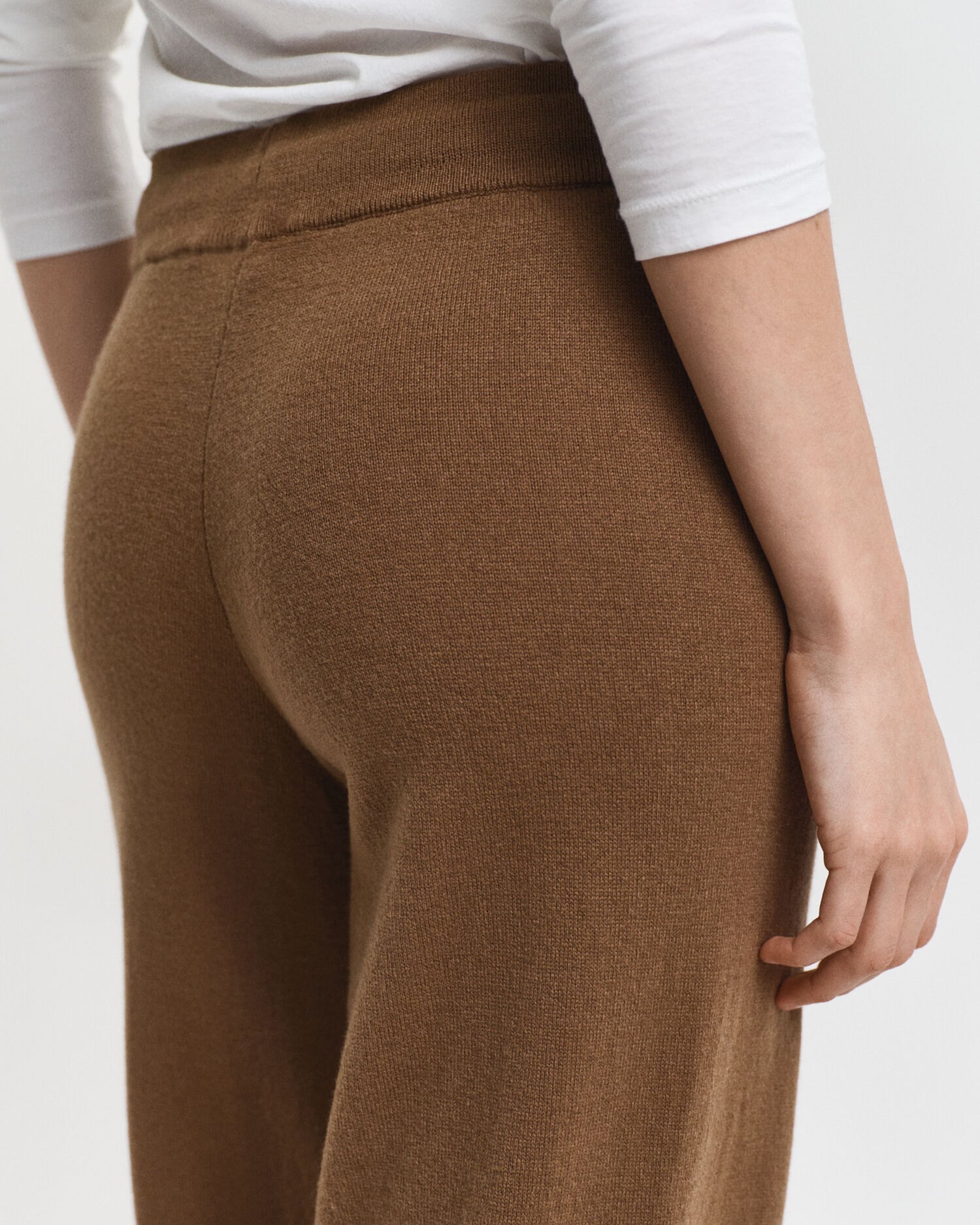 Pantaloni in pregiata e finissima lana d’agnello in maglia