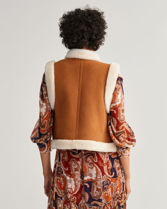 Piumino smanicato in shearling